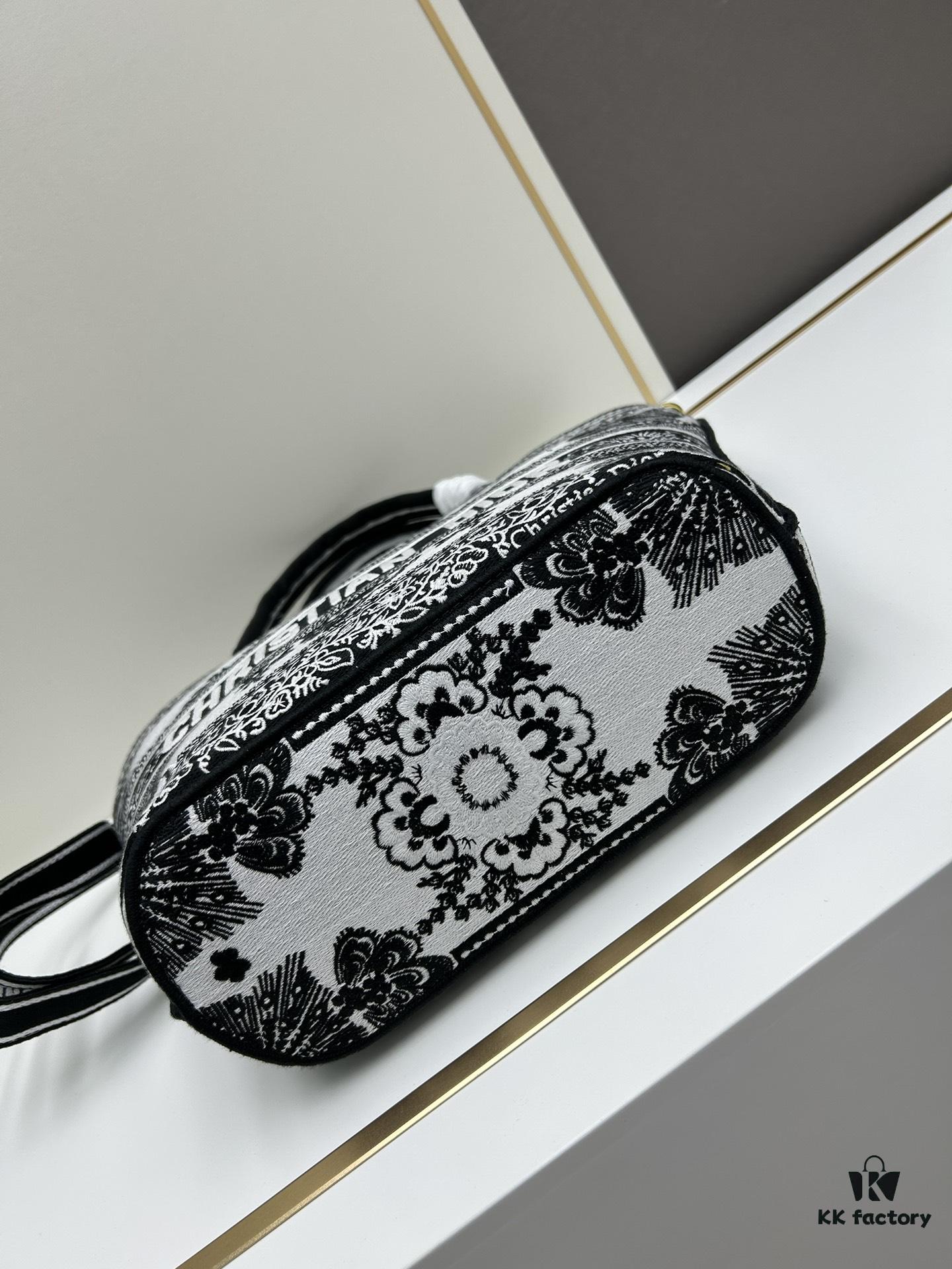 Dior ❤ (With Mini Bag + Strap) New Embroidered Basket Handbag