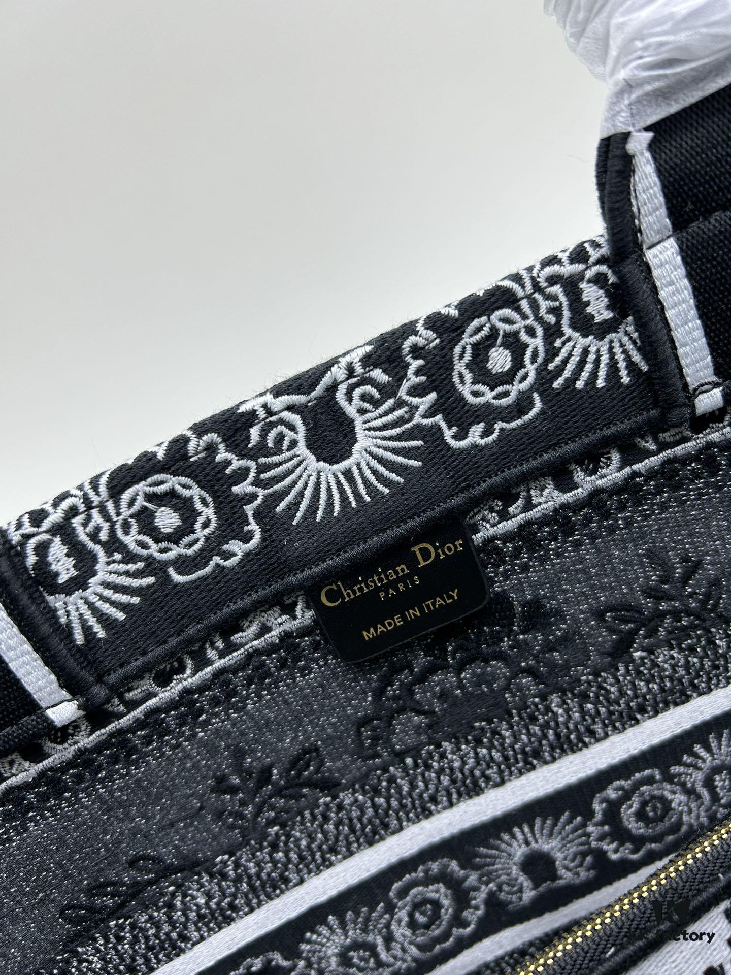 Dior ❤ (With Mini Bag + Strap) New Embroidered Basket Handbag