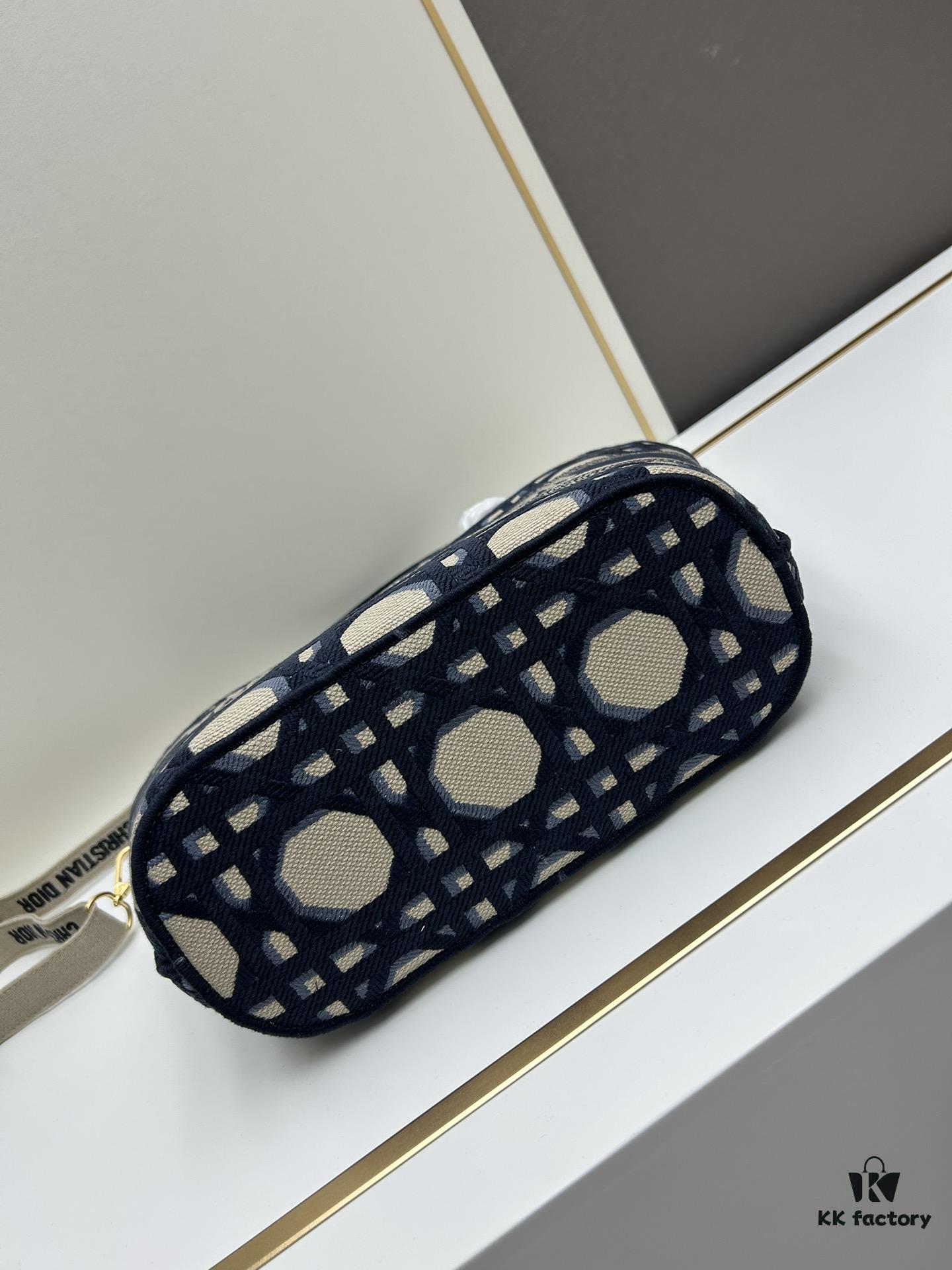 Dior ❤ (With Mini Bag + Strap) New Embroidered Basket Handbag