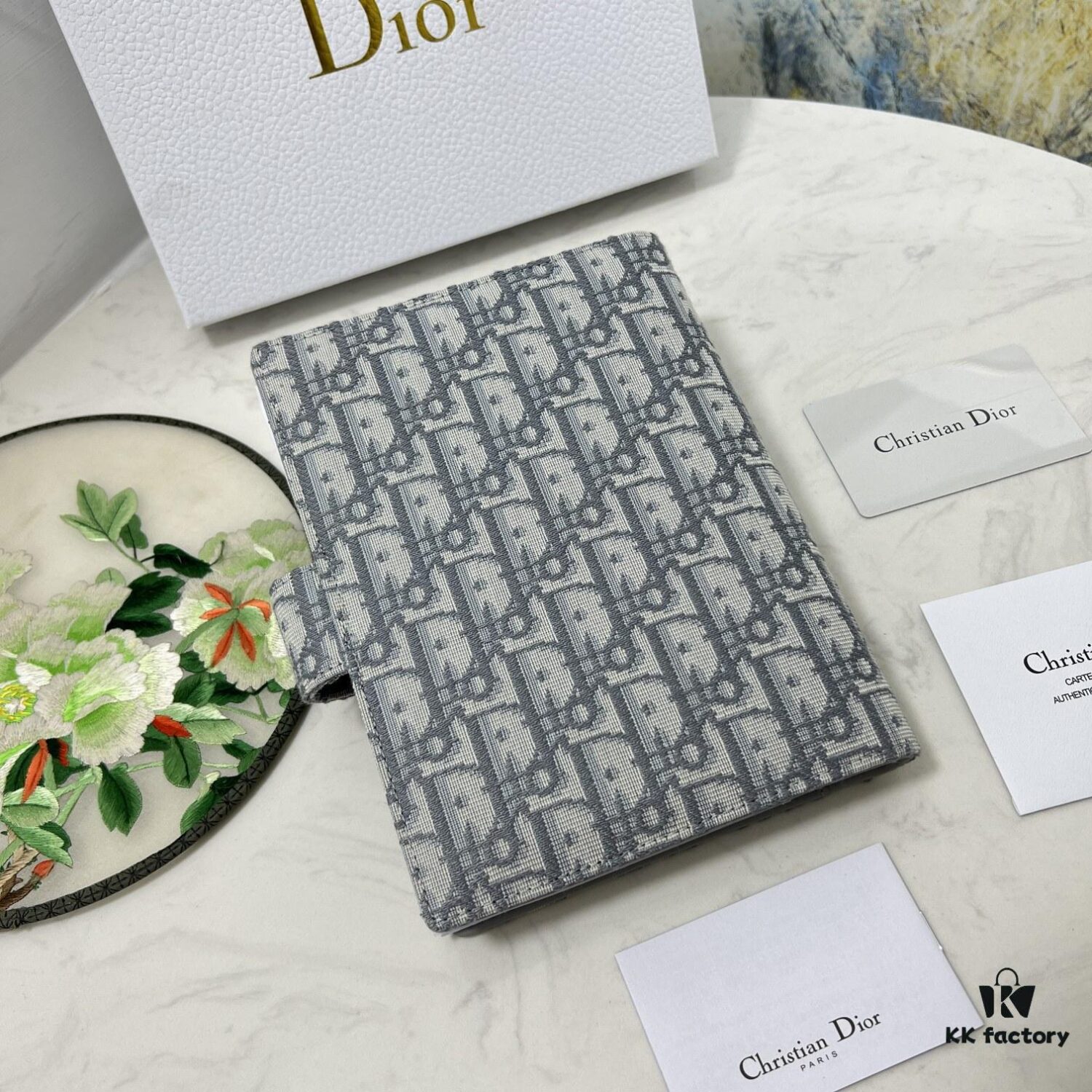 Dior Notebook, Counter Model, Exquisite and Smooth Material, Impeccable Craftsmanship, Featuring Card Slots and Dividers, Made from Imported Italian Lamb Leather, Size 15x19x4cm