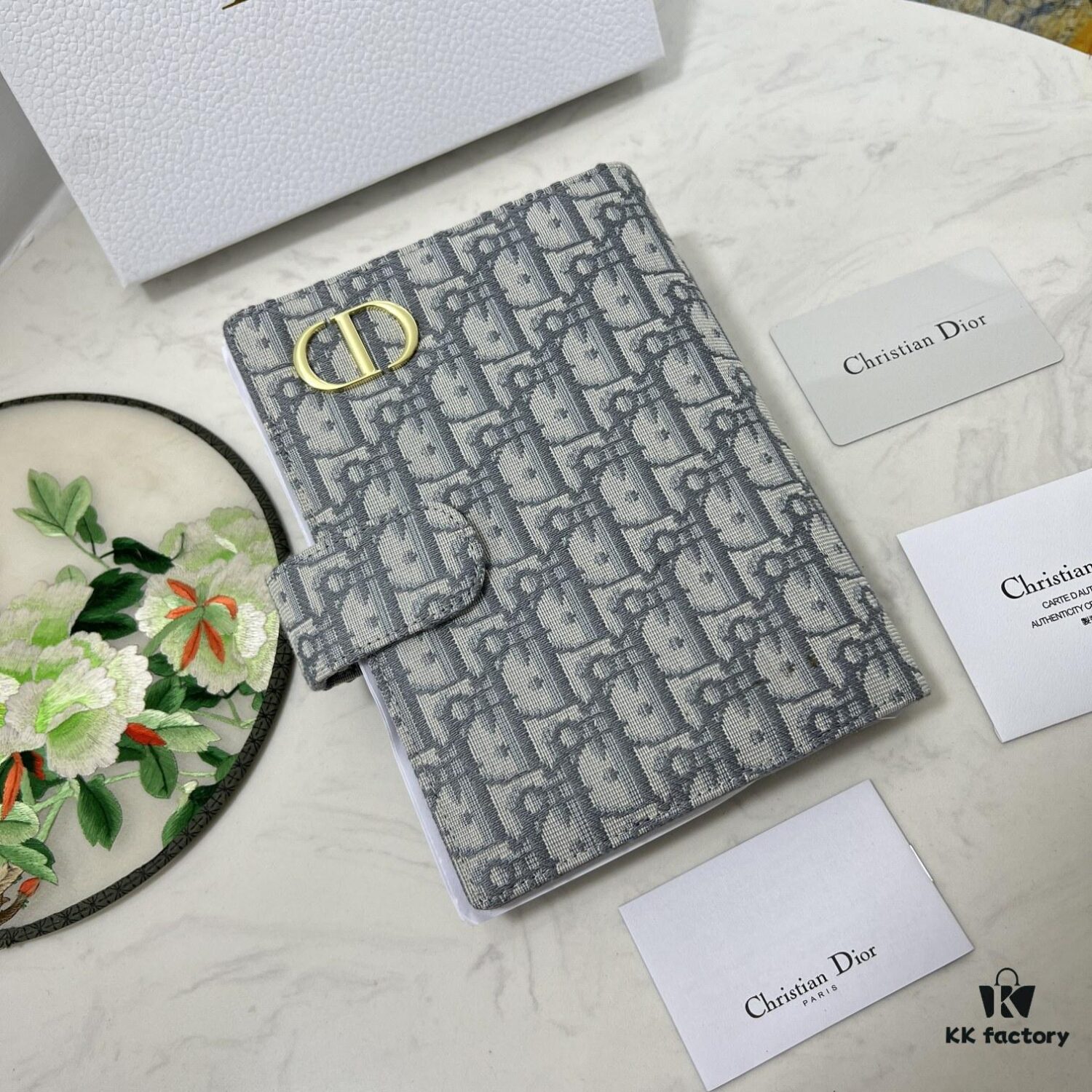 Dior Notebook, Counter Model, Exquisite and Smooth Material, Impeccable Craftsmanship, Featuring Card Slots and Dividers, Made from Imported Italian Lamb Leather, Size 15x19x4cm