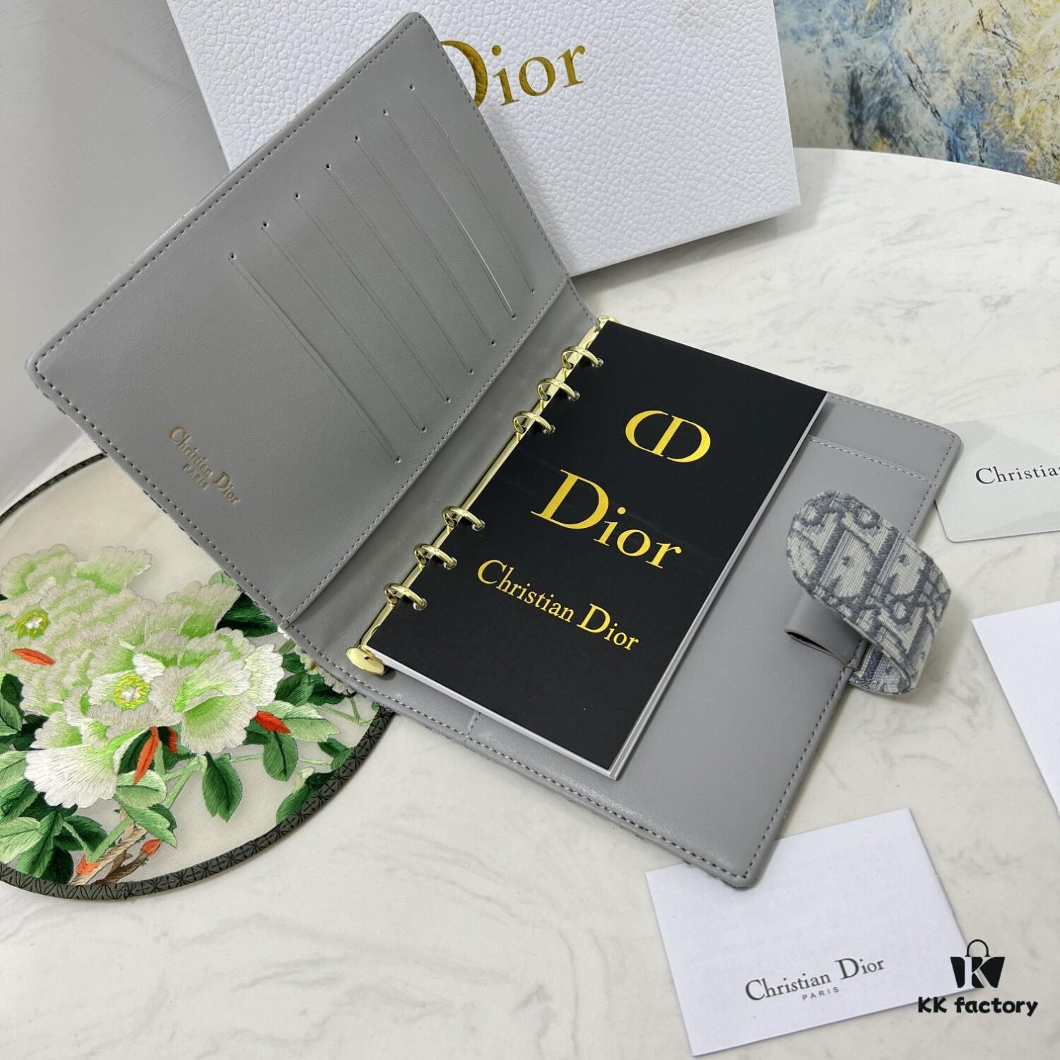 Dior Notebook, Counter Model, Exquisite and Smooth Material, Impeccable Craftsmanship, Featuring Card Slots and Dividers, Made from Imported Italian Lamb Leather, Size 15x19x4cm