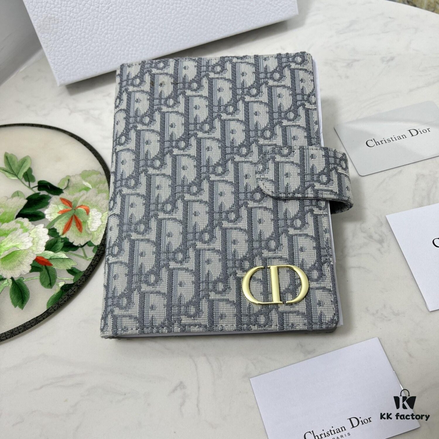 Dior Notebook, Counter Model, Exquisite and Smooth Material, Impeccable Craftsmanship, Featuring Card Slots and Dividers, Made from Imported Italian Lamb Leather, Size 15x19x4cm