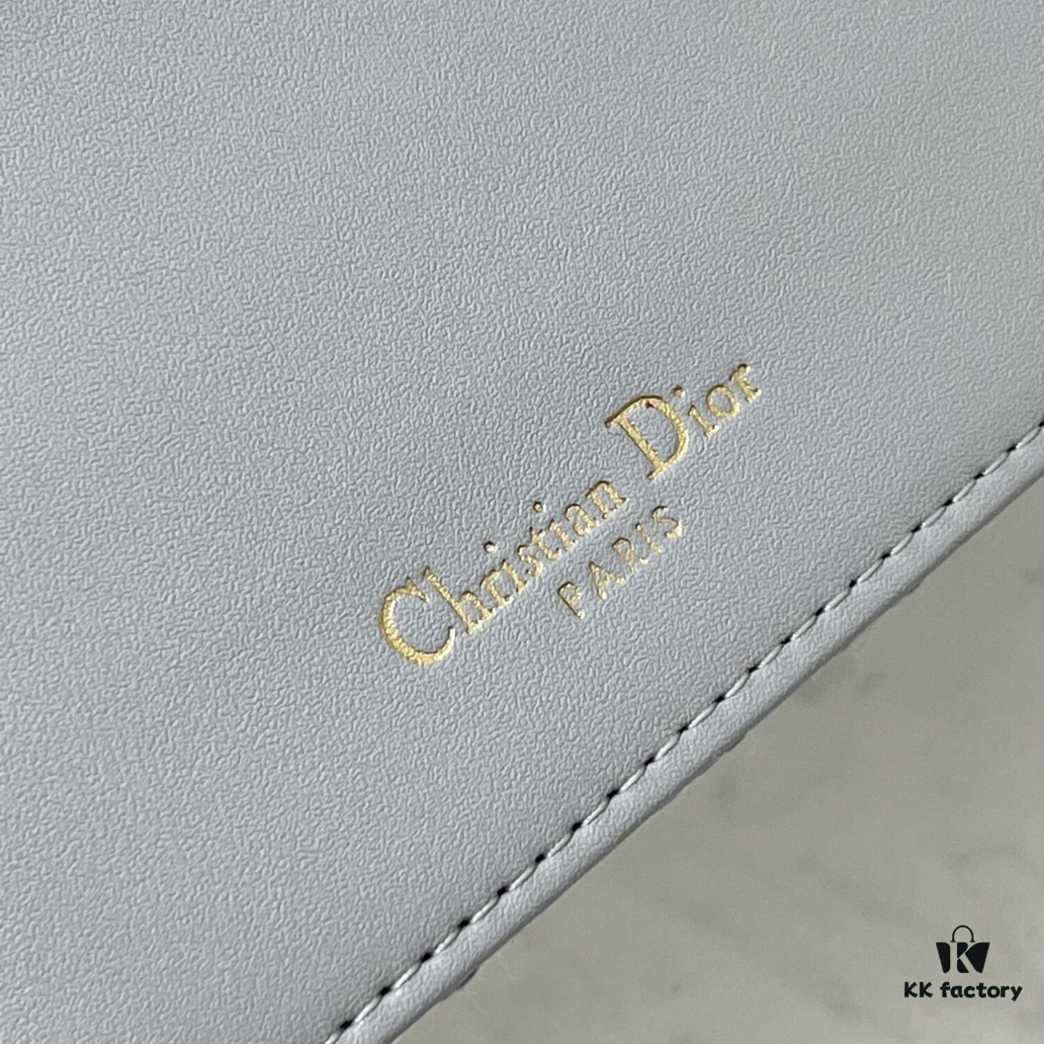 Dior Notebook, Counter Model, Exquisite and Smooth Material, Impeccable Craftsmanship, Featuring Card Slots and Dividers, Made from Imported Italian Lamb Leather, Size 15x19x4cm