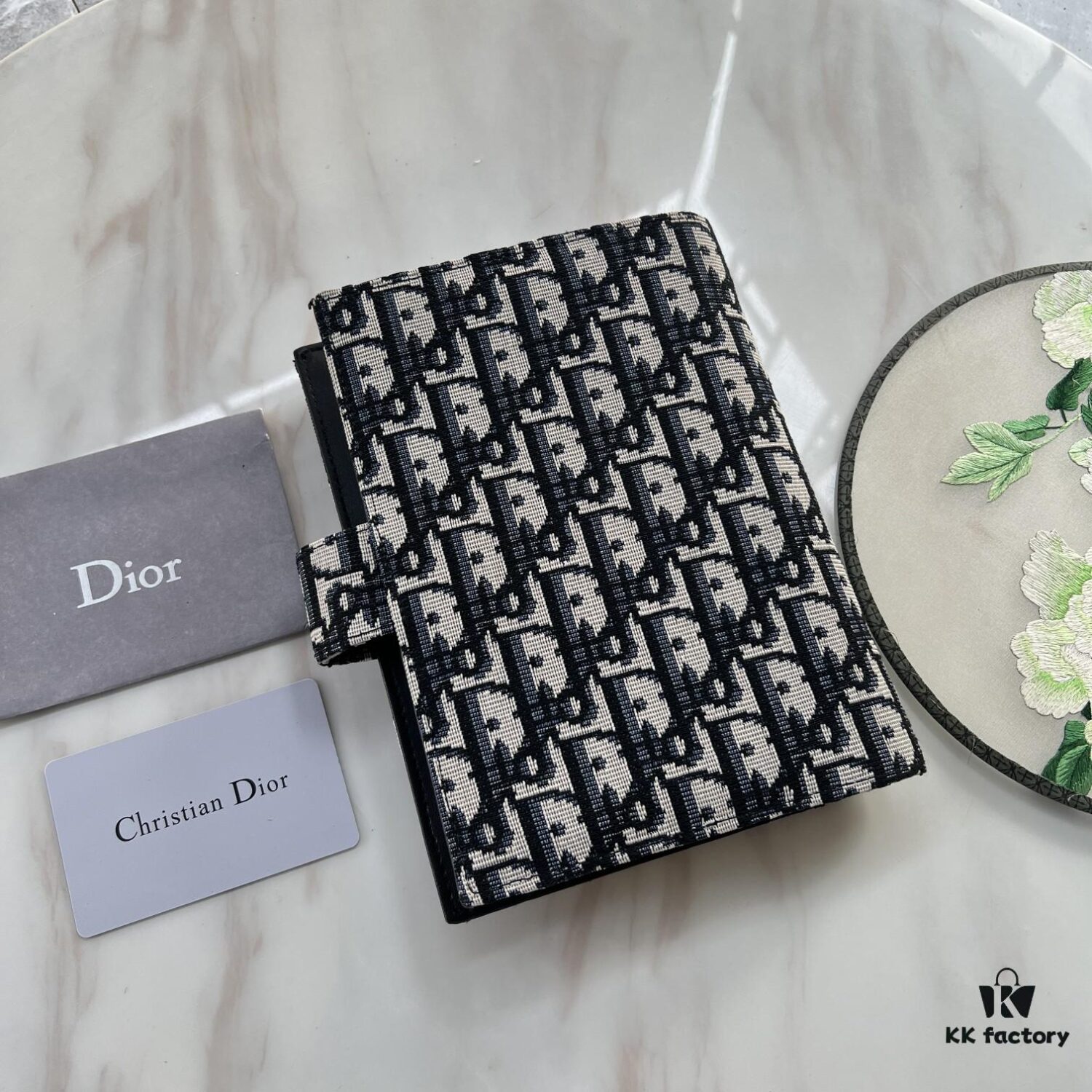 Dior Notebook, Counter Model, Fine Smooth Material, Impeccable Craftsmanship, Built-in Card Slots and Dividers, Made from Imported Italian Lamb Leather