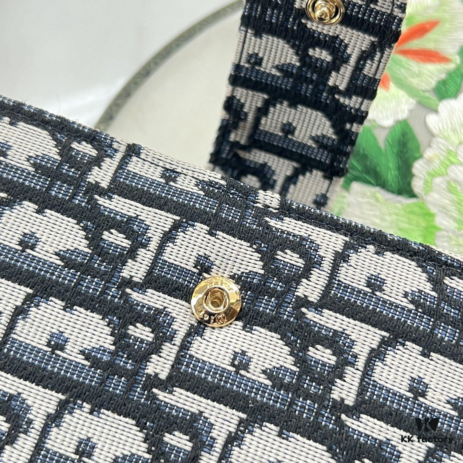 Dior Notebook, Counter Model, Fine Smooth Material, Impeccable Craftsmanship, Built-in Card Slots and Dividers, Made from Imported Italian Lamb Leather