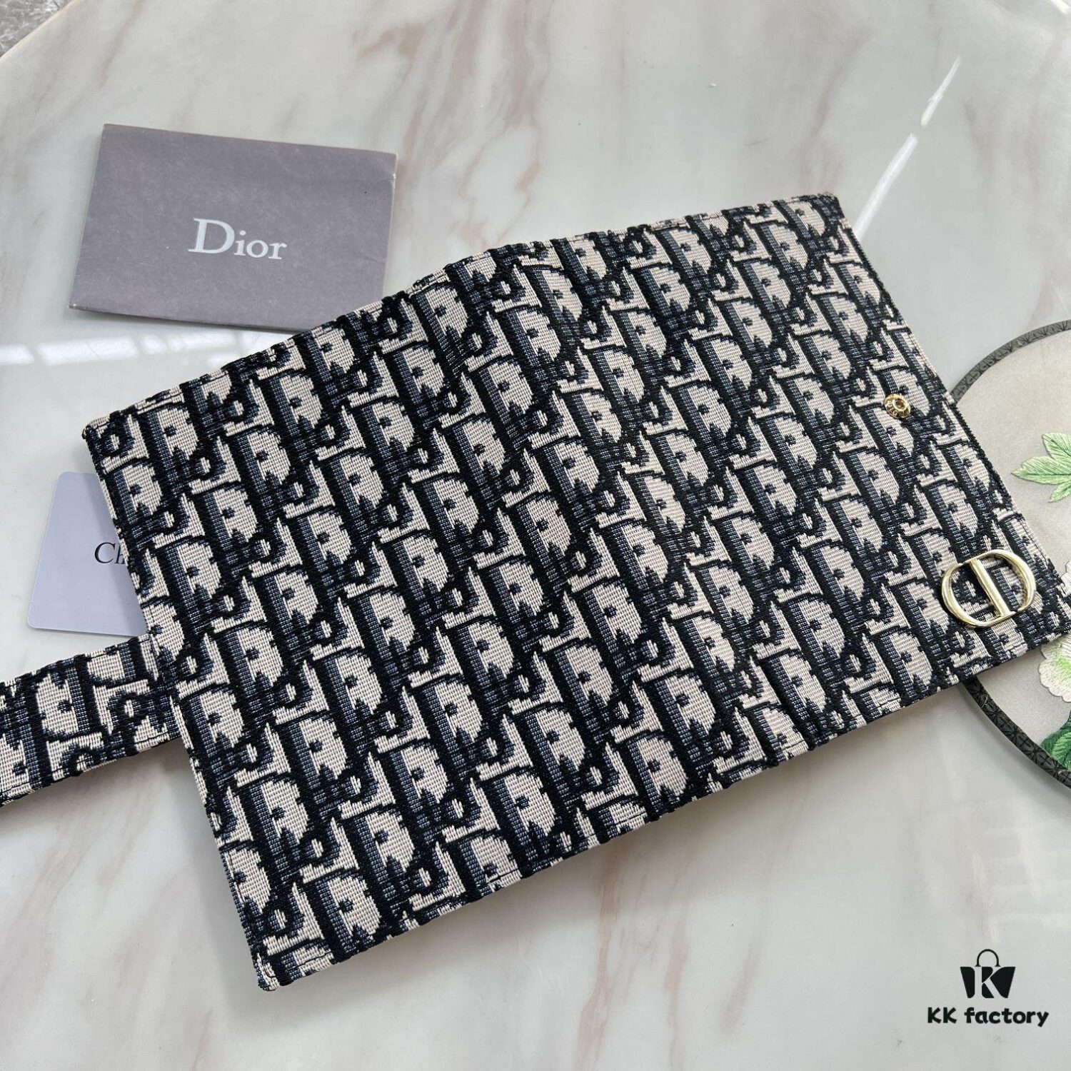 Dior Notebook, Counter Model, Fine Smooth Material, Impeccable Craftsmanship, Built-in Card Slots and Dividers, Made from Imported Italian Lamb Leather