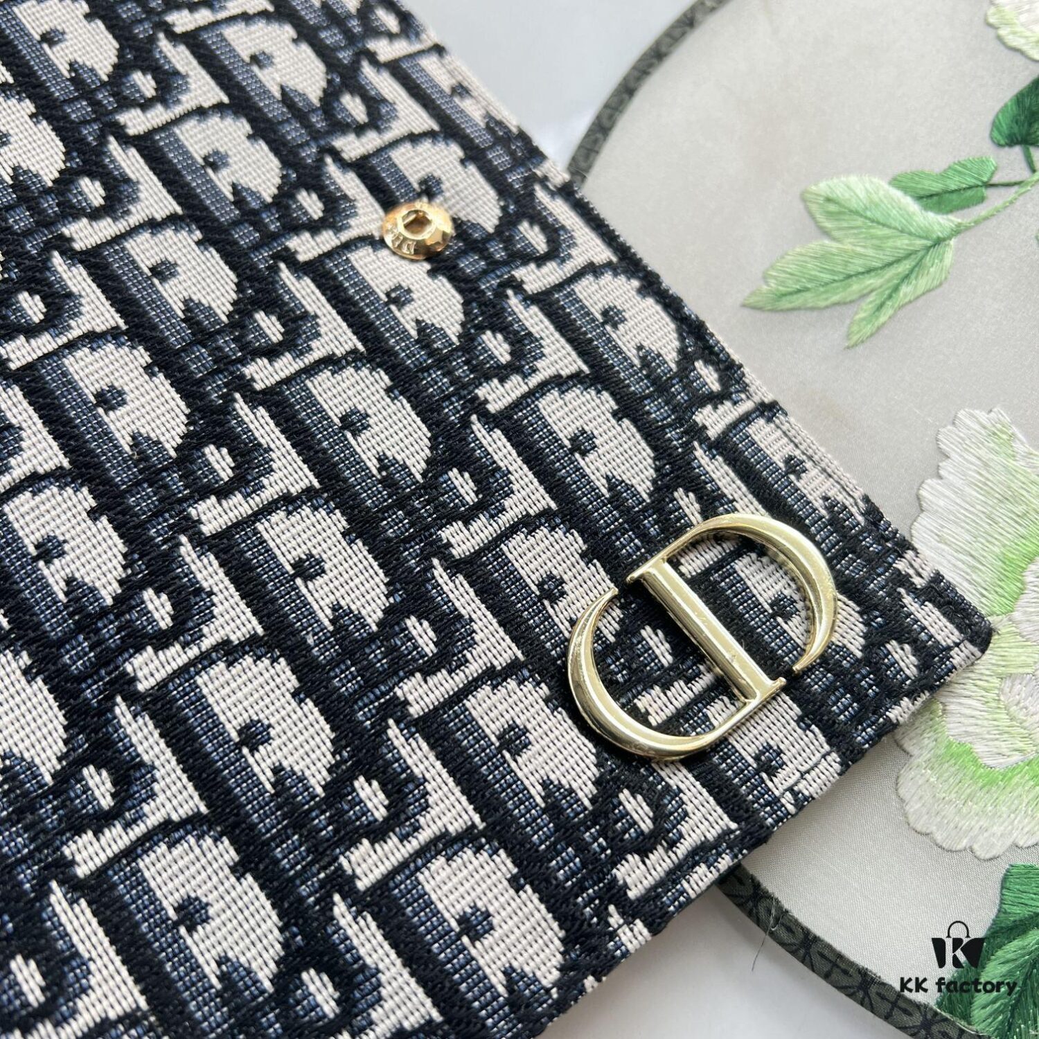 Dior Notebook, Counter Model, Fine Smooth Material, Impeccable Craftsmanship, Built-in Card Slots and Dividers, Made from Imported Italian Lamb Leather