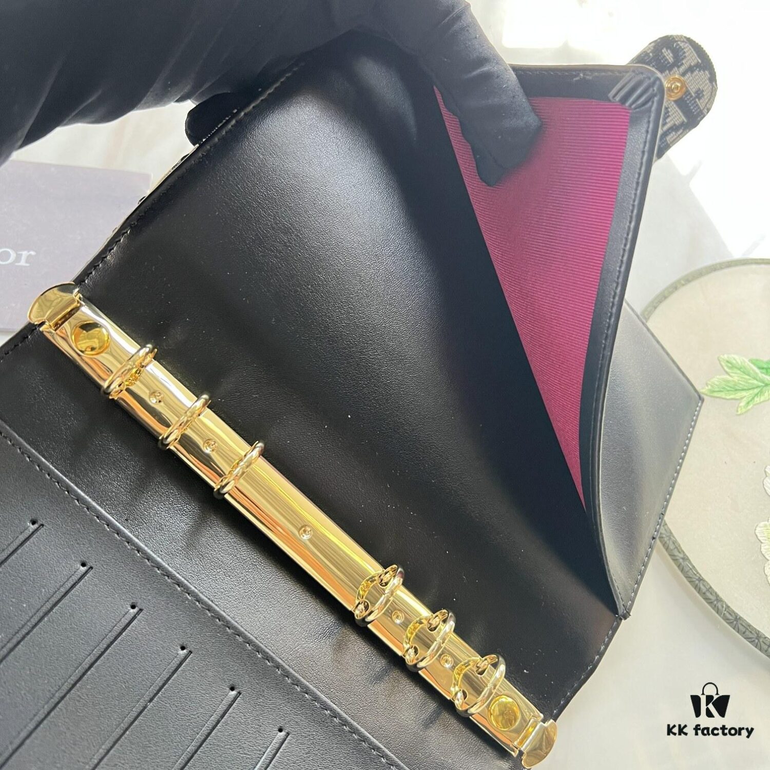 Dior Notebook, Counter Model, Fine Smooth Material, Impeccable Craftsmanship, Built-in Card Slots and Dividers, Made from Imported Italian Lamb Leather