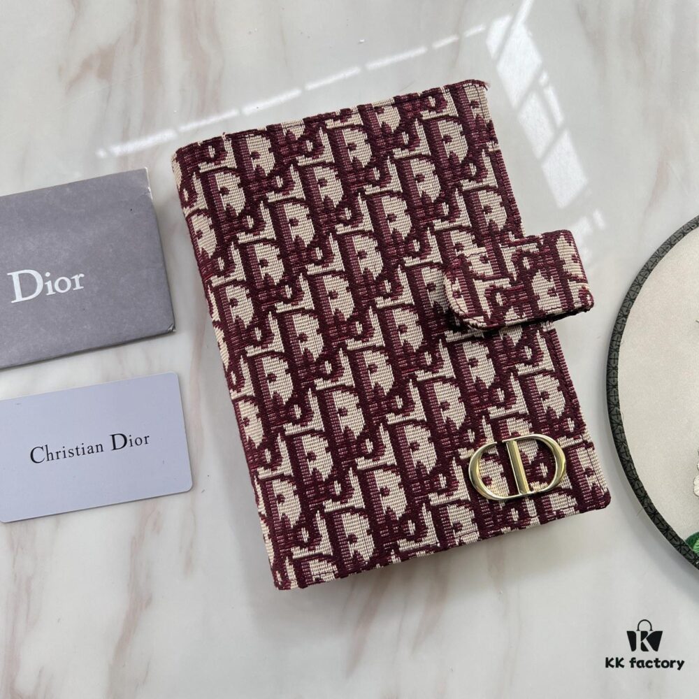 Dior Notebook, Counter Edition, Fine and Smooth Material, Impeccable Craftsmanship, Built-in Card Slots and Dividers, Made from Imported Italian Lamb Leather, Size 15x19x4cm