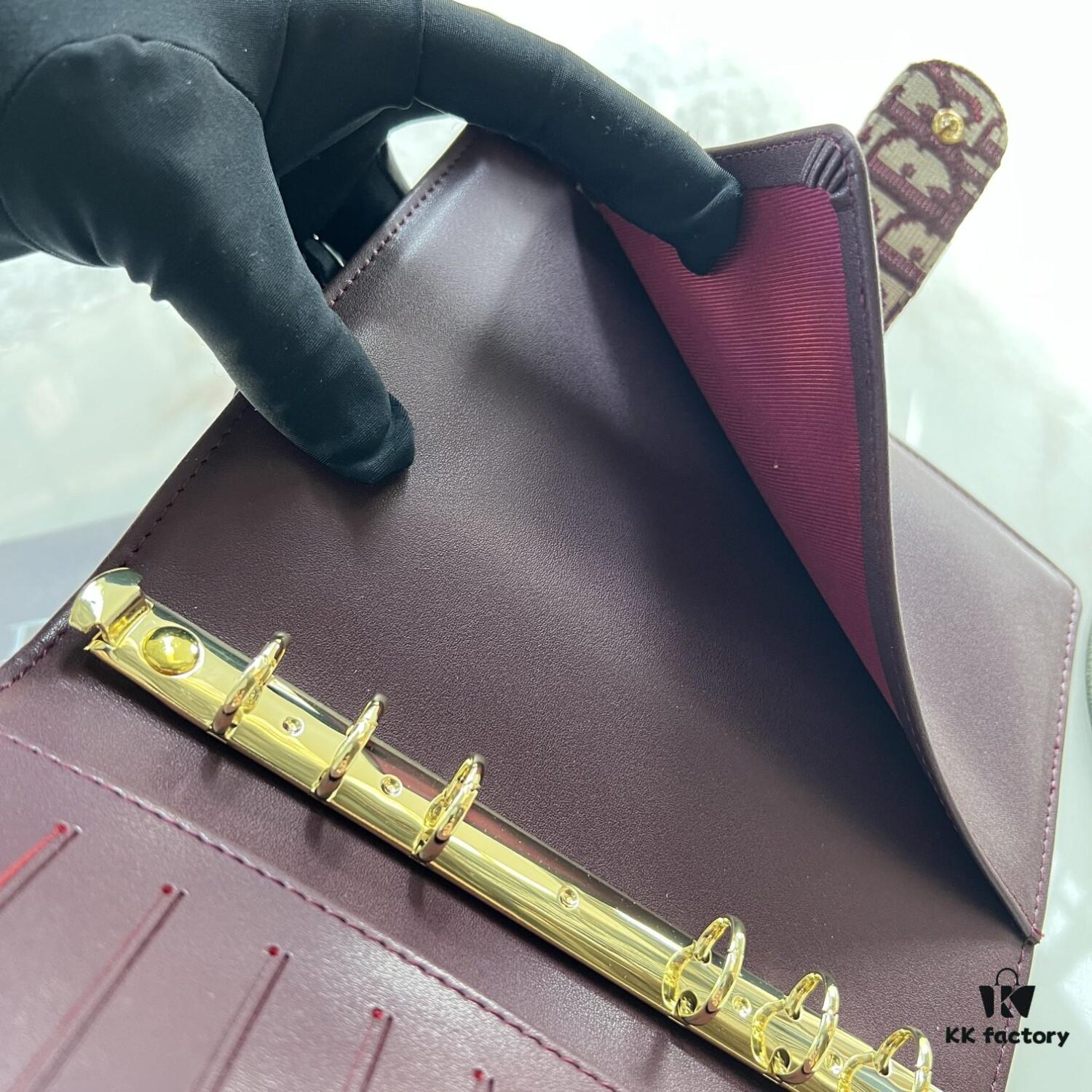 Dior Notebook, Counter Edition, Fine and Smooth Material, Impeccable Craftsmanship, Built-in Card Slots and Dividers, Made from Imported Italian Lamb Leather, Size 15x19x4cm