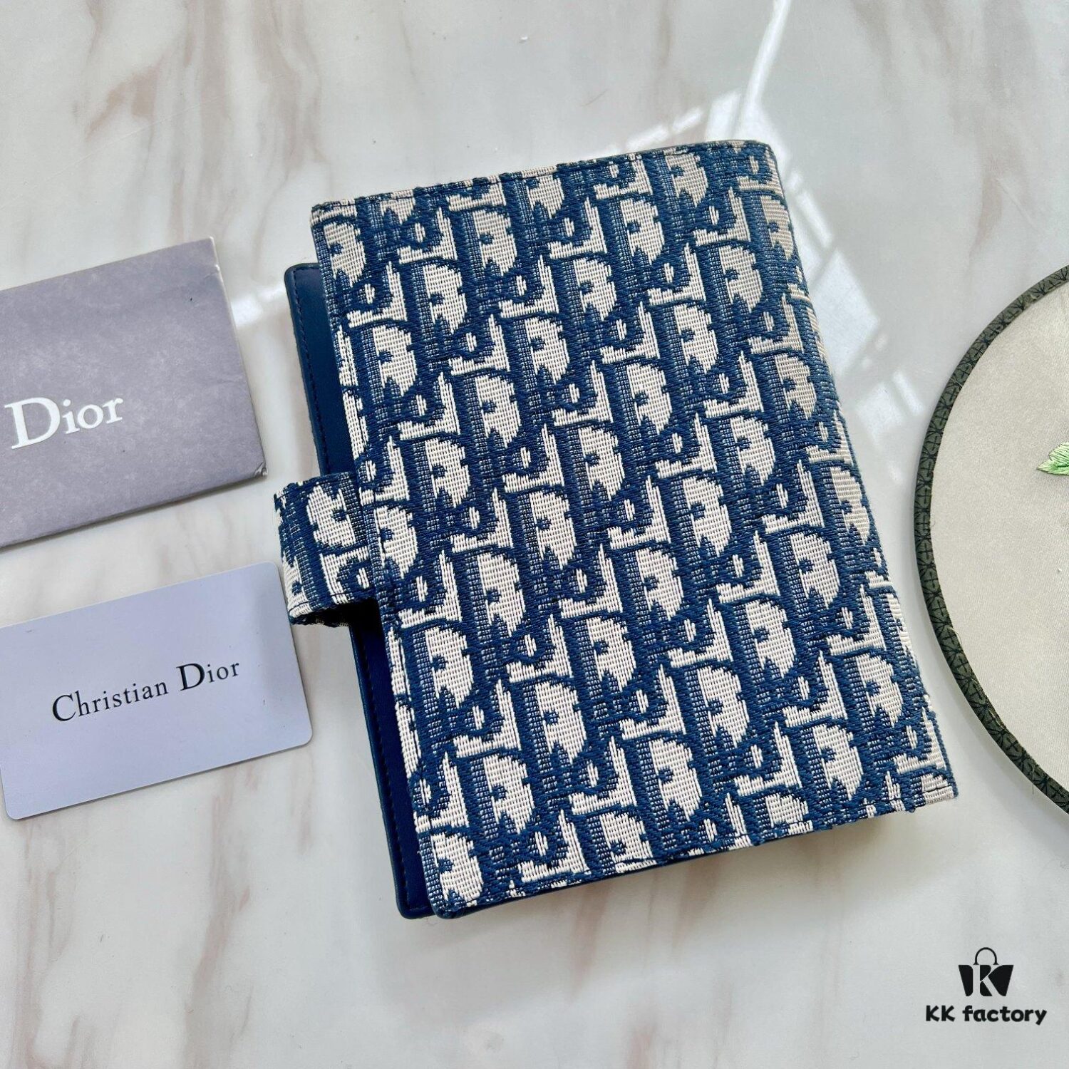 Dior Notebook - Counter Style, Fine and Smooth Material, Impeccable Craftsmanship, Interior Card Slots, Italian Lambskin Import, Size 15x19x4cm