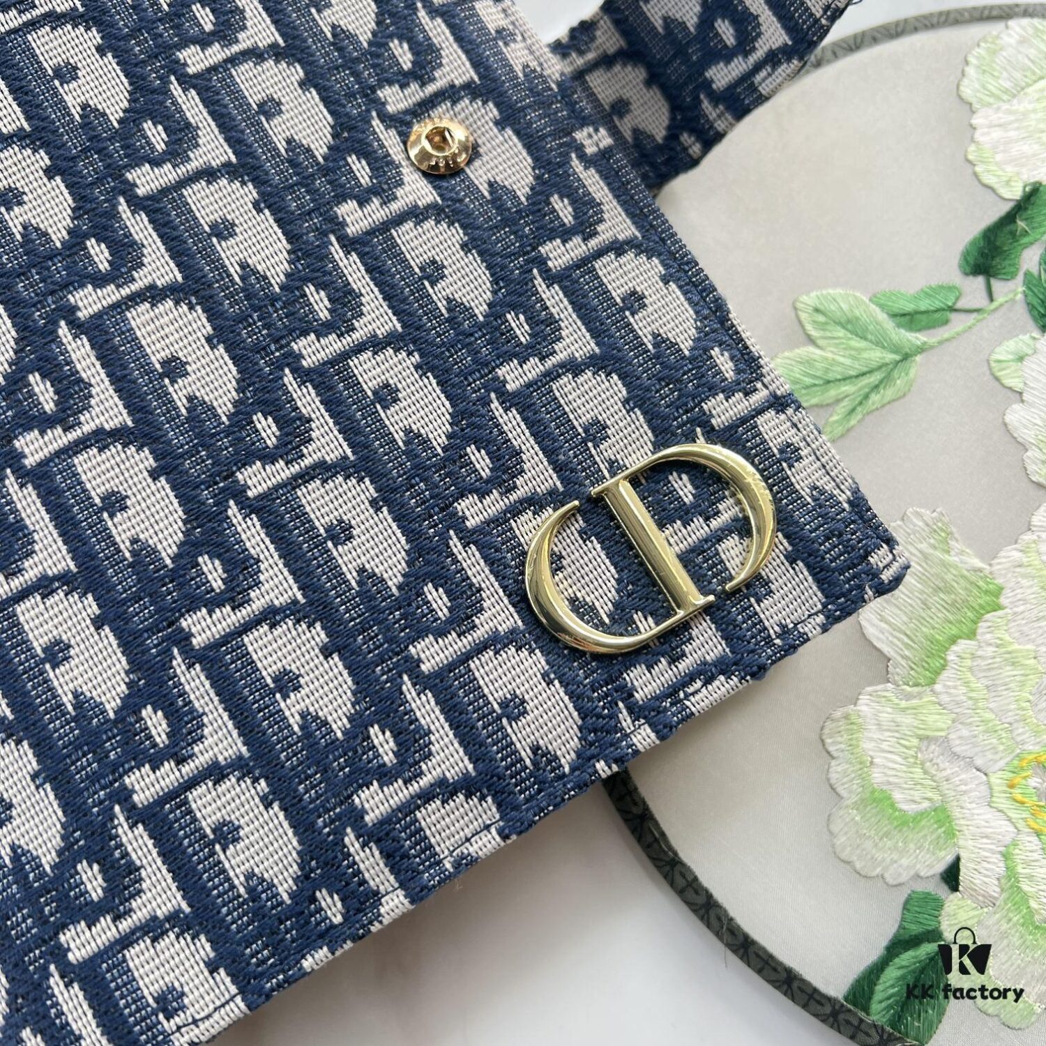 Dior Notebook - Counter Style, Fine and Smooth Material, Impeccable Craftsmanship, Interior Card Slots, Italian Lambskin Import, Size 15x19x4cm