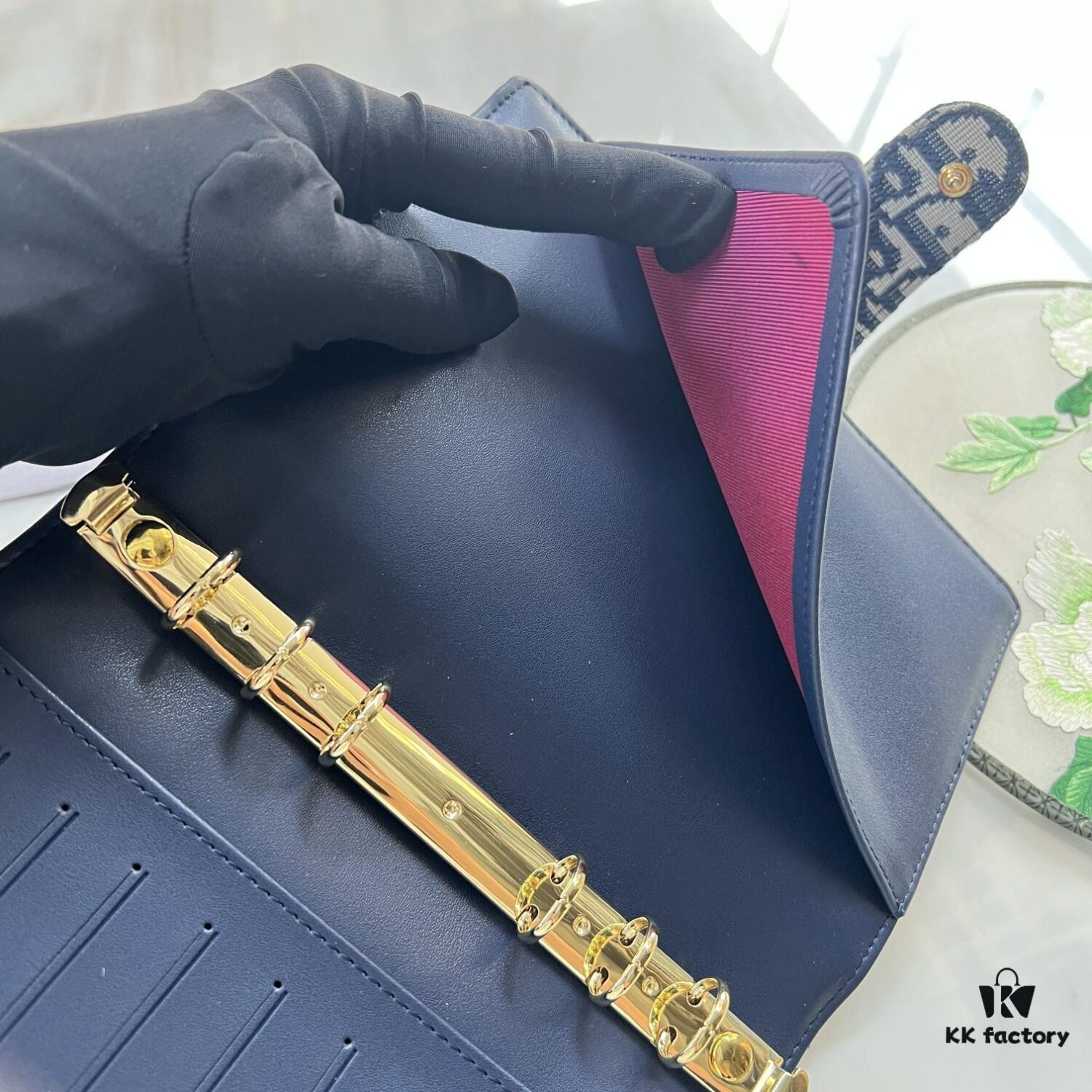 Dior Notebook - Counter Style, Fine and Smooth Material, Impeccable Craftsmanship, Interior Card Slots, Italian Lambskin Import, Size 15x19x4cm