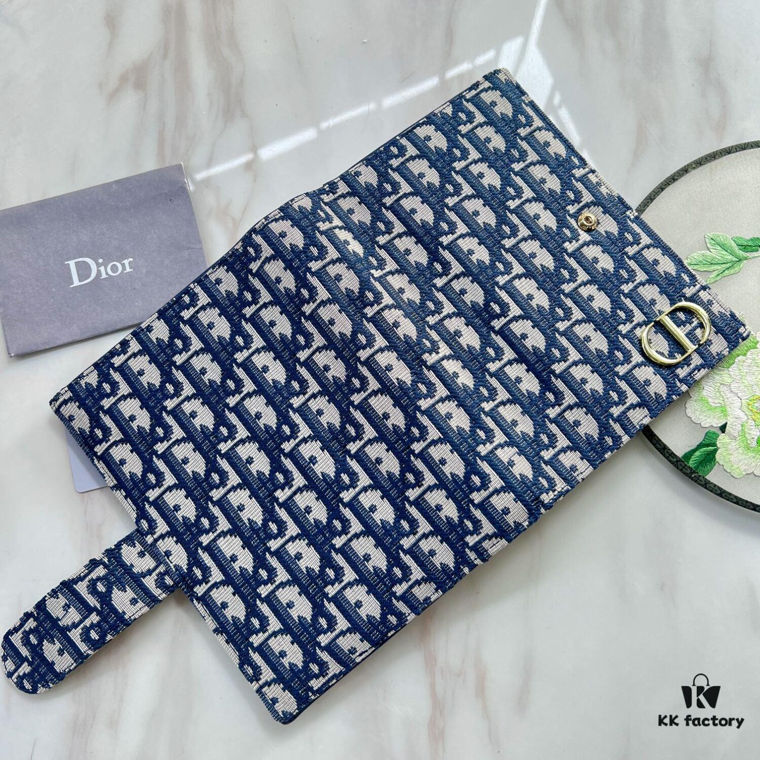 Dior Notebook - Counter Style, Fine and Smooth Material, Impeccable Craftsmanship, Interior Card Slots, Italian Lambskin Import, Size 15x19x4cm