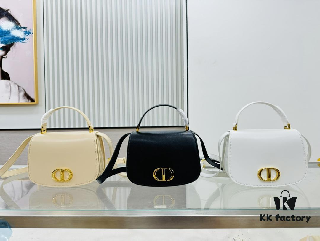 30 Montaigne Avenue Top Handle Bag – A Stylish Addition to the Dior 2024 Winter Ready-to-Wear Collection