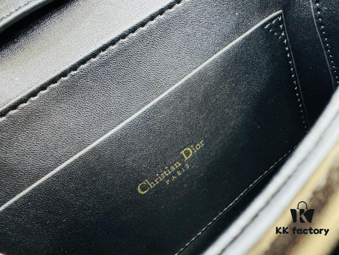 30 Montaigne Avenue Top Handle Bag