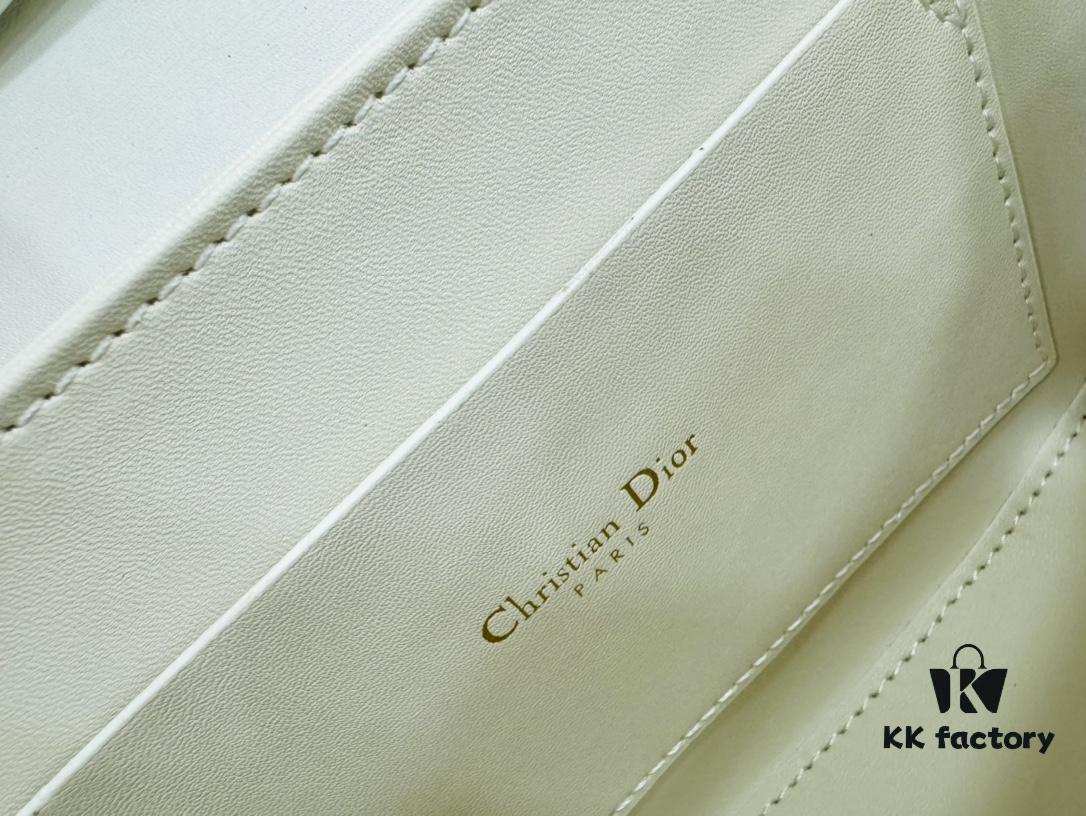 30 Montaigne Avenue Top Handle Bag