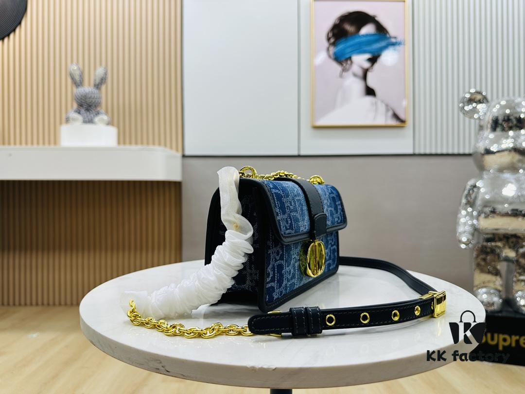 30 Montaigne East-West Chain Bag in Blue Denim Dior Oblique Jacquard