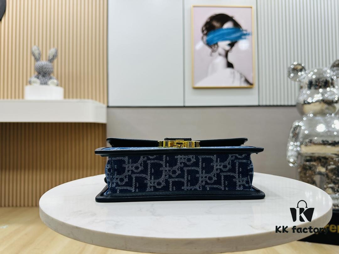 30 Montaigne East-West Chain Bag in Blue Denim Dior Oblique Jacquard