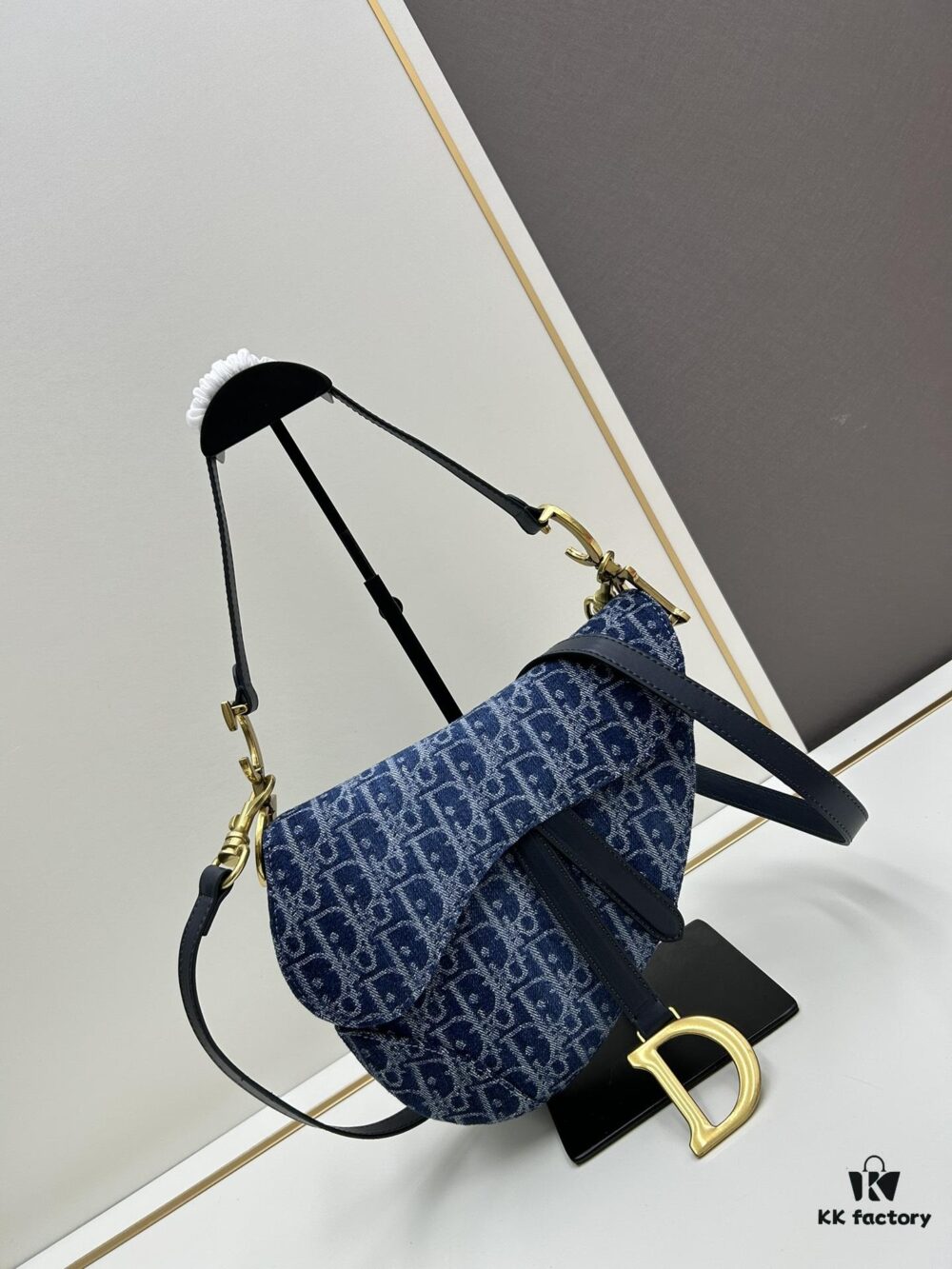 Large Size (With Box) 【♥Dior Saddle Monogram Collection♥】 Large Size: 25.5 x 20 x 6.5 cm