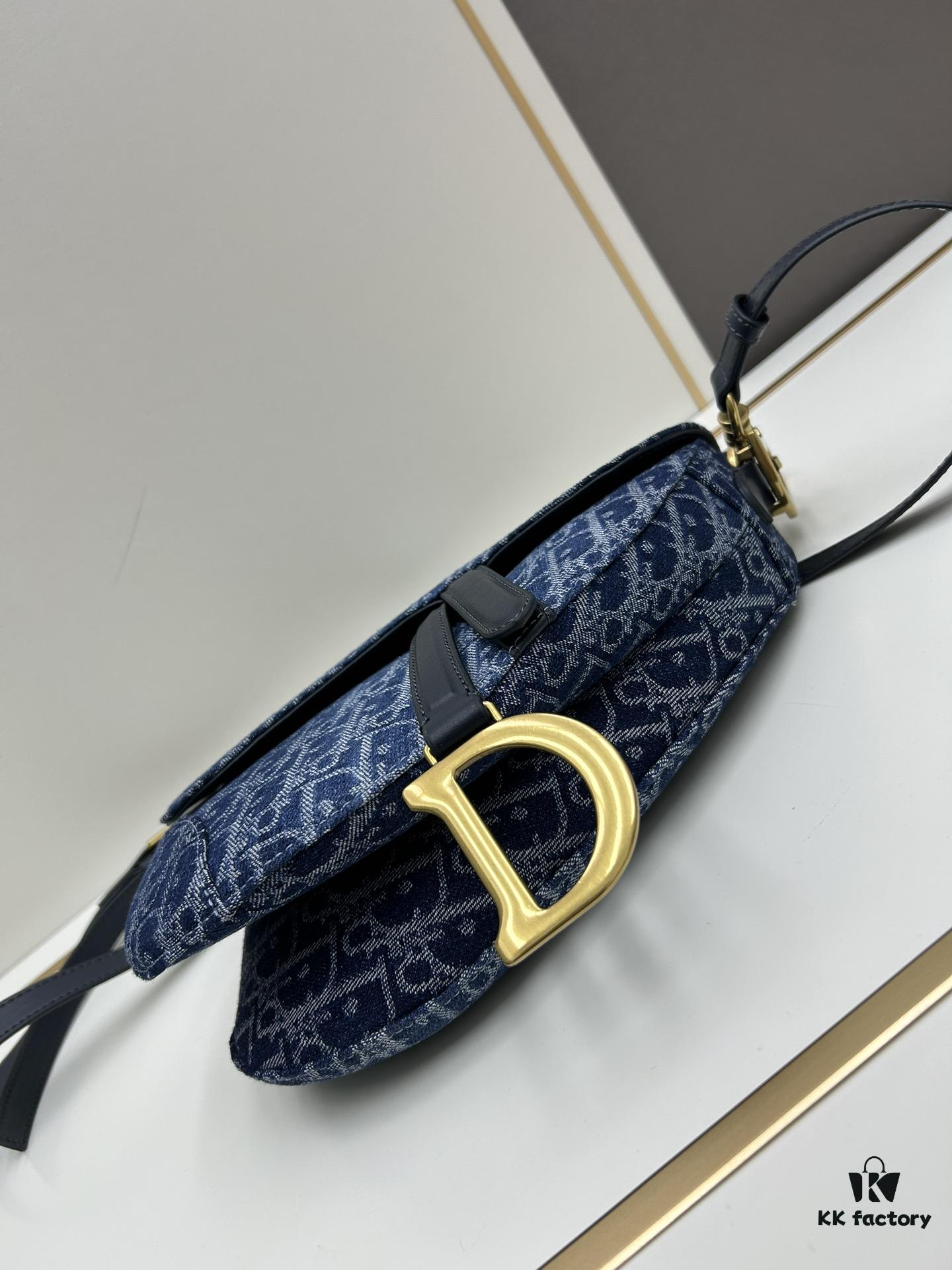 Large Size (With Box) 【♥Dior Saddle Monogram Collection♥】 Large Size: 25.5 x 20 x 6.5 cm