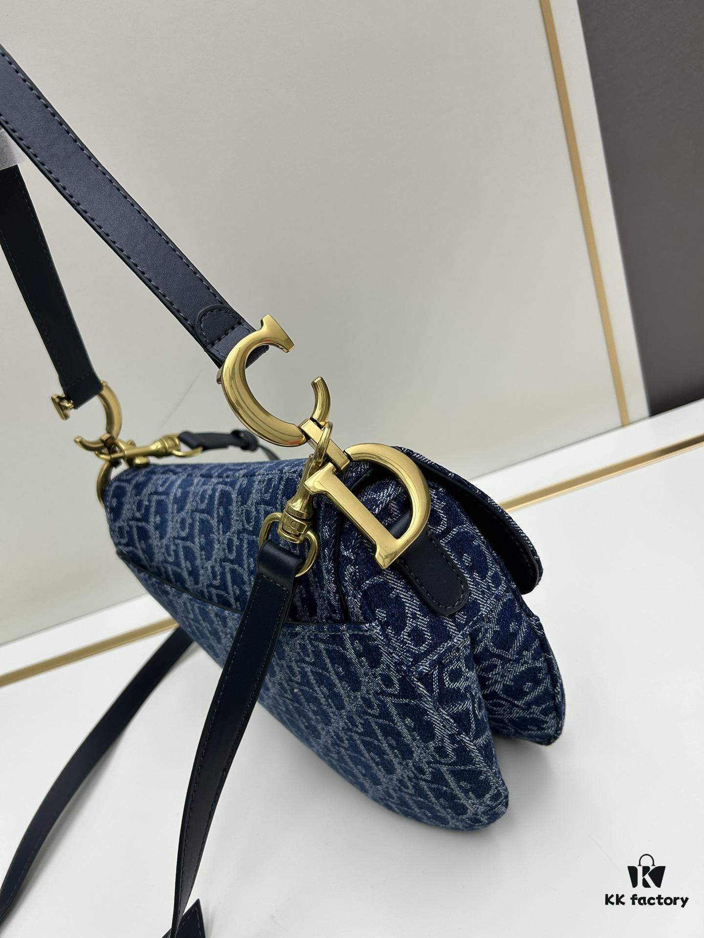 Large Size (With Box) 【♥Dior Saddle Monogram Collection♥】 Large Size: 25.5 x 20 x 6.5 cm