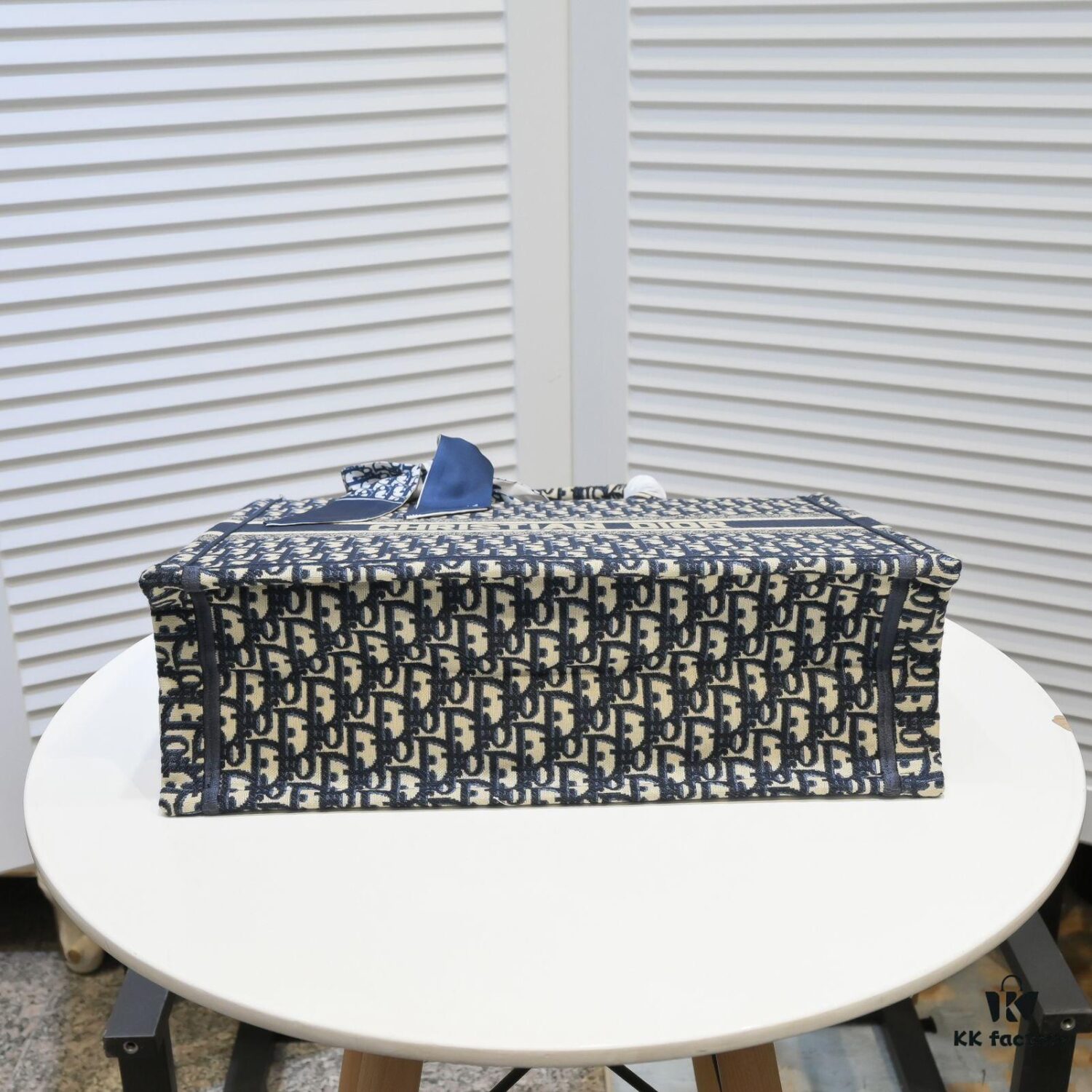 Large Size 🔥 Embroidered Edge Dior New Arrival Boutique Shopping Bag! Boutique Synchronized Update! Limited Edition Celebrity Style! Extremely Stylish! Imported Fabric 👍 High-End Quality! Indistinguishable from Boutique Purchases! Extra-Large Capacity, Perfect for Outings 👍