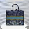 Large Size 🔥 Embroidered Edge Dior Shopping Tote with Scarf! Counter Version! Limited Edition Worn by Celebrities! Stylish and Elegant! Premium Imported Fabric, High-End Quality! Can Easily Pass as Authentic! Ideal for Outings with Extra-Large Capacity!