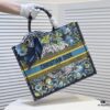 Large Size 🔥 Embroidered Edge Dior Shopping Tote with Scarf! Counter Version! Limited Edition Worn by Celebrities! Stylish and Elegant! Premium Imported Fabric, High-End Quality! Can Easily Pass as Authentic! Ideal for Outings with Extra-Large Capacity!