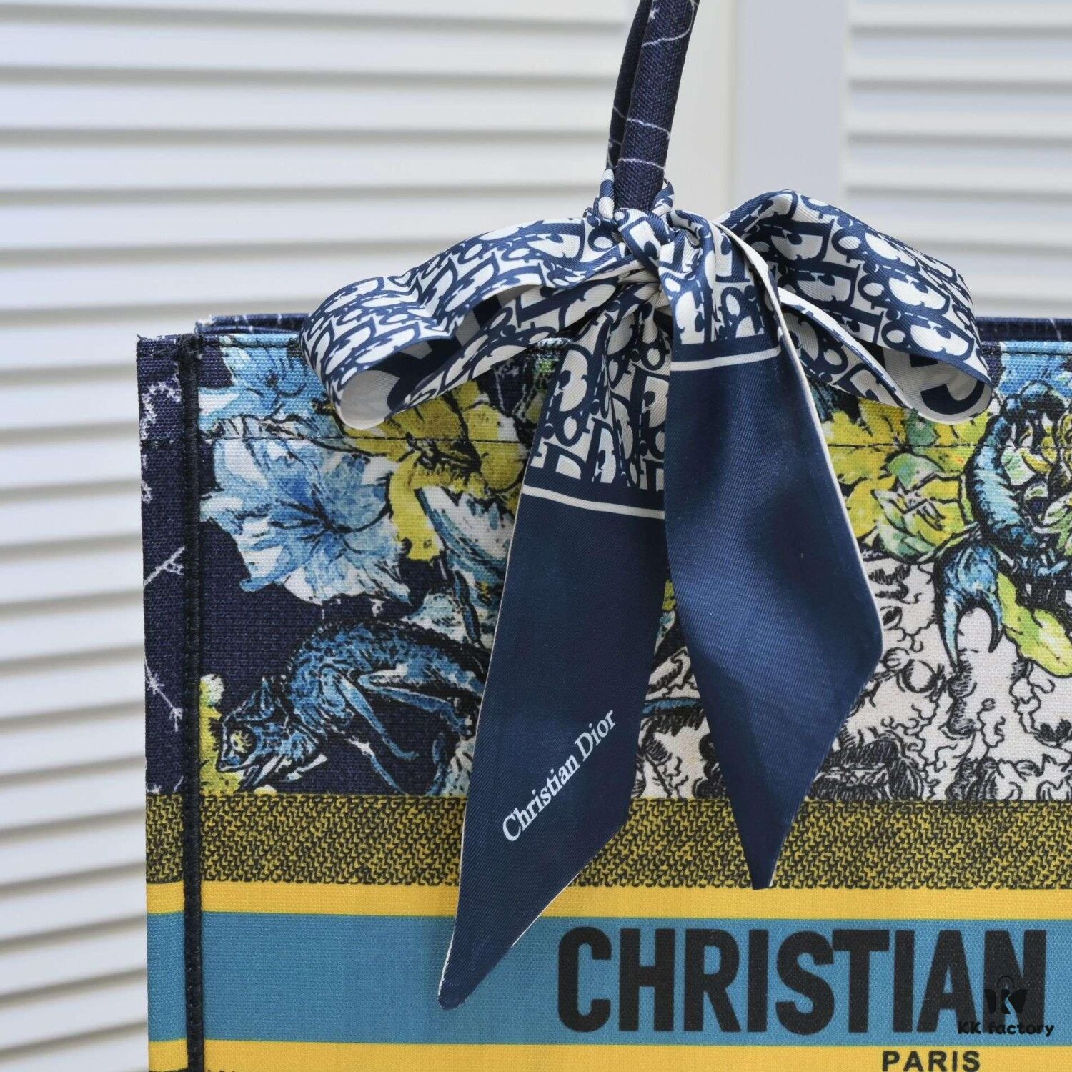 Large Size 🔥 Embroidered Edge Dior Shopping Tote with Scarf! Counter Version! Limited Edition Worn by Celebrities! Stylish and Elegant! Premium Imported Fabric, High-End Quality! Can Easily Pass as Authentic! Ideal for Outings with Extra-Large Capacity!