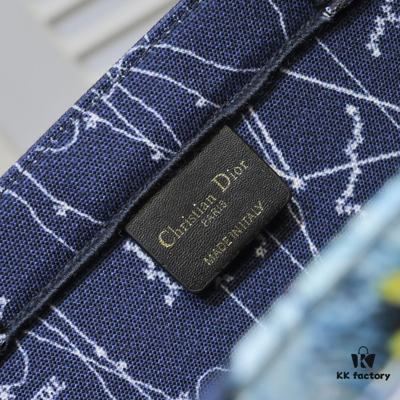 Large Size 🔥 Embroidered Edge Dior Shopping Tote with Scarf! Counter Version! Limited Edition Worn by Celebrities! Stylish and Elegant! Premium Imported Fabric, High-End Quality! Can Easily Pass as Authentic! Ideal for Outings with Extra-Large Capacity!