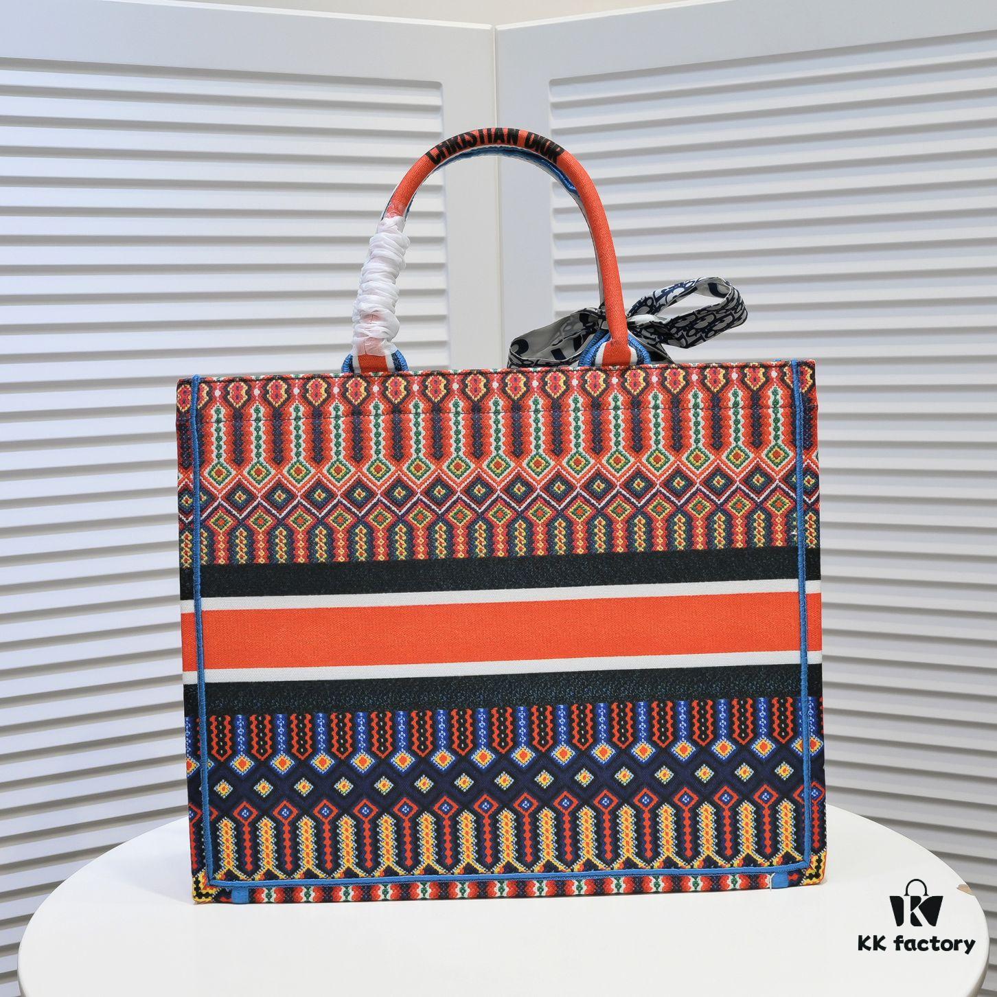 Large Size 🔥 Embroidered Edge Dior New Arrival Shopping Bag! Counter Synchronized Update! Celebrity Limited Edition! Extremely Stylish! Imported Fabric, High-End Quality! Perfect for Visiting Official Stores! Ideal Choice for Outings with Extra-Large Capacity!