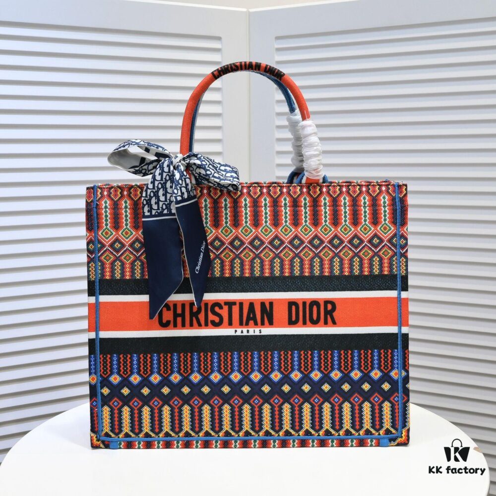 Large Size 🔥 Embroidered Edge Dior New Arrival Shopping Bag! Counter Synchronized Update! Celebrity Limited Edition! Extremely Stylish! Imported Fabric, High-End Quality! Perfect for Visiting Official Stores! Ideal Choice for Outings with Extra-Large Capacity!