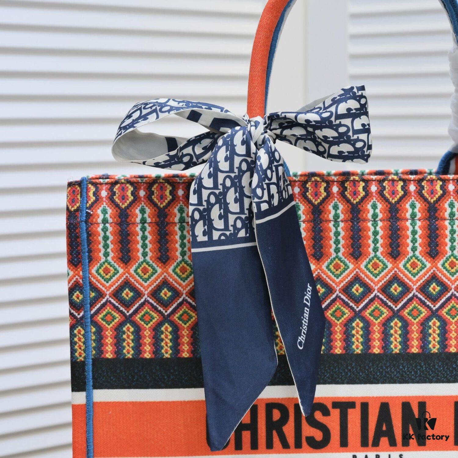 Large Size 🔥 Embroidered Edge Dior New Arrival Shopping Bag! Counter Synchronized Update! Celebrity Limited Edition! Extremely Stylish! Imported Fabric, High-End Quality! Perfect for Visiting Official Stores! Ideal Choice for Outings with Extra-Large Capacity!