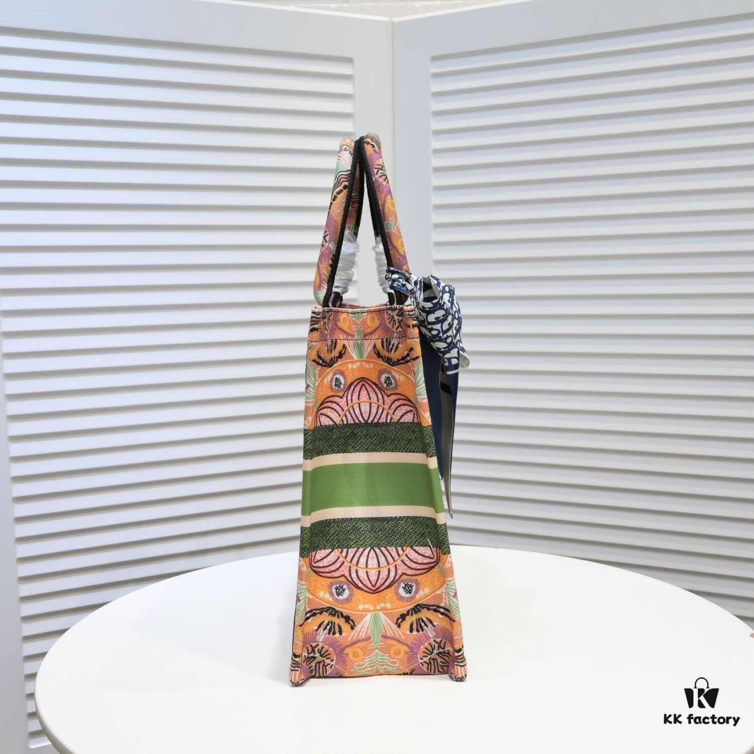 Dior Small Shopping Bag with Silk Scarf, Hemmed, New Arrival at Dior Counter, Limited Edition Worn by Celebrities, Stylish and Elegant, Imported Fabric, High-End Quality