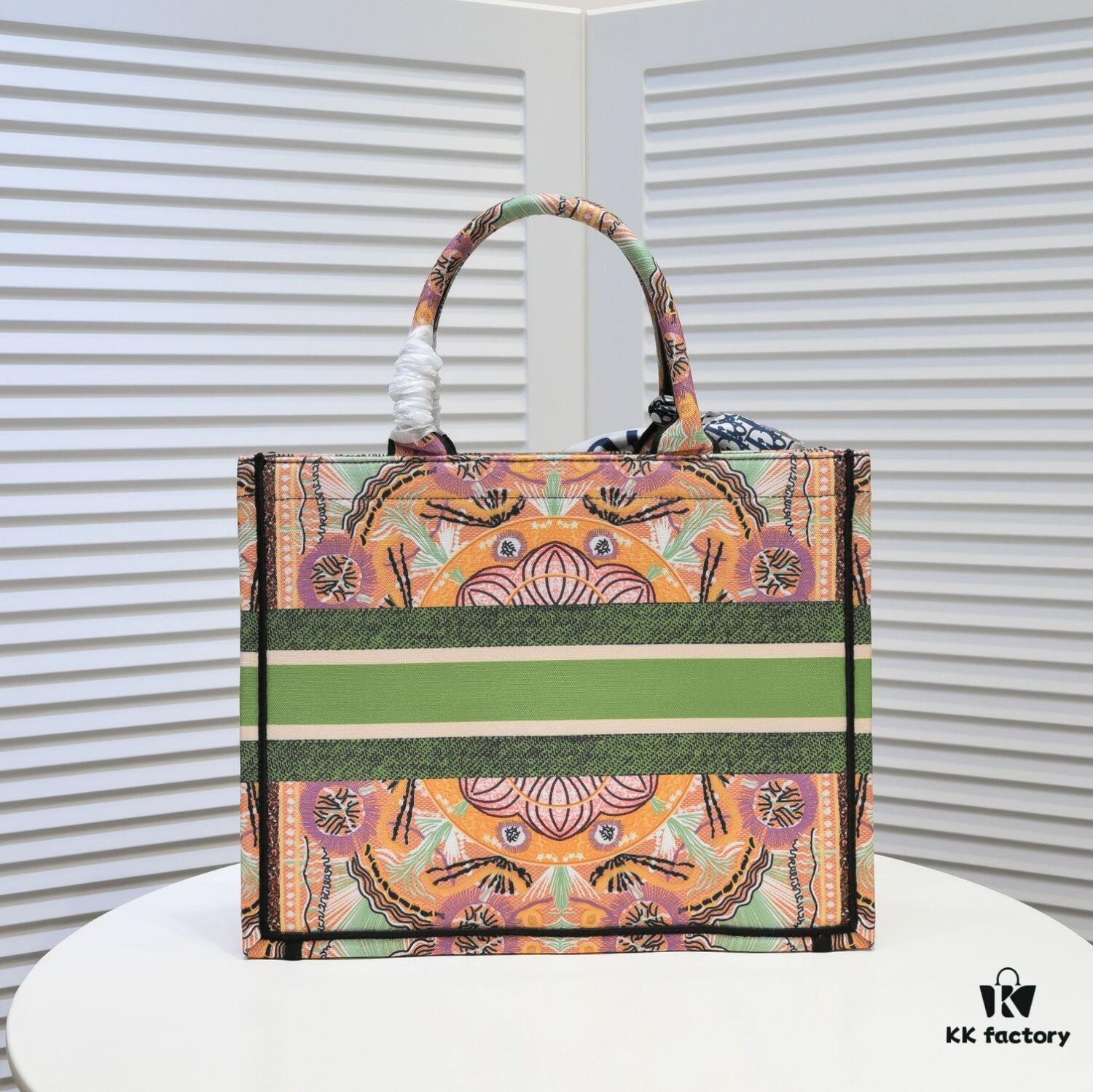 Dior Small Shopping Bag with Silk Scarf, Hemmed, New Arrival at Dior Counter, Limited Edition Worn by Celebrities, Stylish and Elegant, Imported Fabric, High-End Quality