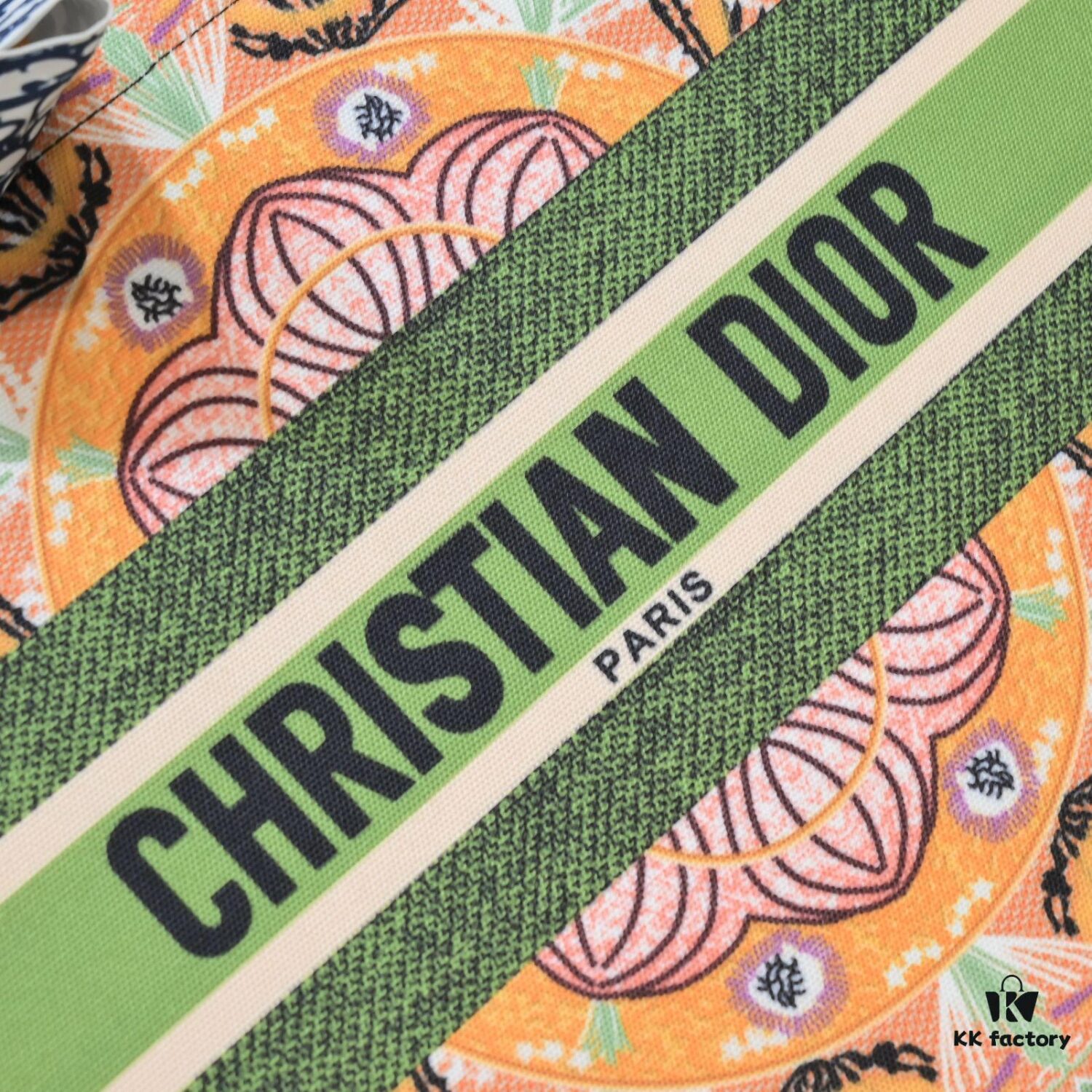 Dior Small Shopping Bag with Silk Scarf, Hemmed, New Arrival at Dior Counter, Limited Edition Worn by Celebrities, Stylish and Elegant, Imported Fabric, High-End Quality