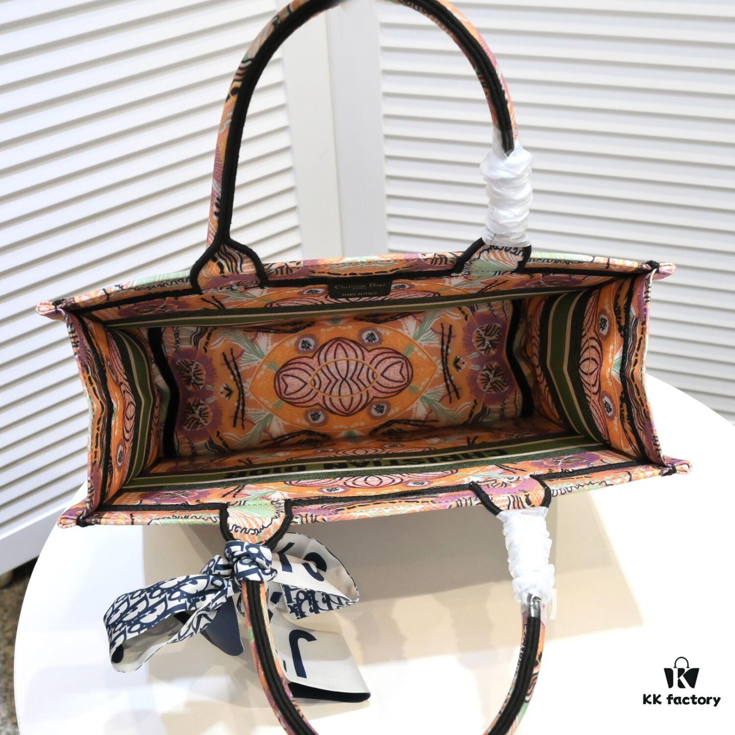 Dior Small Shopping Bag with Silk Scarf, Hemmed, New Arrival at Dior Counter, Limited Edition Worn by Celebrities, Stylish and Elegant, Imported Fabric, High-End Quality