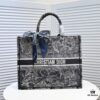 Large Size with Silk Scarf 🔥 Embroidered Edging ➔ Dior New Arrival Boutique Shopping Bag! Synchronized with Boutique Release! Limited Edition Worn by Celebrities! Extremely Stylish!