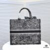 Large Size with Silk Scarf 🔥 Embroidered Edging ➔ Dior New Arrival Boutique Shopping Bag! Synchronized with Boutique Release! Limited Edition Worn by Celebrities! Extremely Stylish!