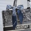 Large Size with Silk Scarf 🔥 Embroidered Edging ➔ Dior New Arrival Boutique Shopping Bag! Synchronized with Boutique Release! Limited Edition Worn by Celebrities! Extremely Stylish!