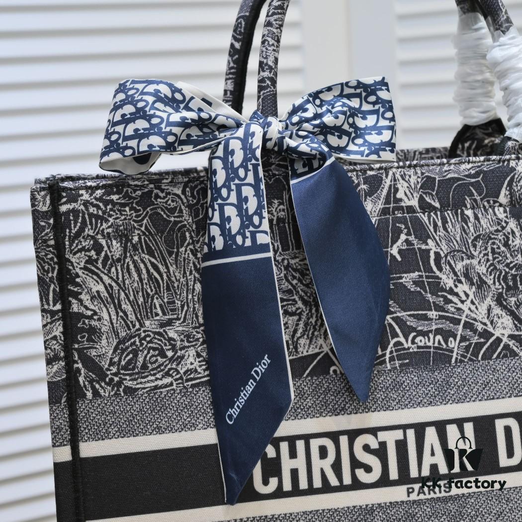 Large Size with Silk Scarf 🔥 Embroidered Edging ➔ Dior New Arrival Boutique Shopping Bag! Synchronized with Boutique Release! Limited Edition Worn by Celebrities! Extremely Stylish!