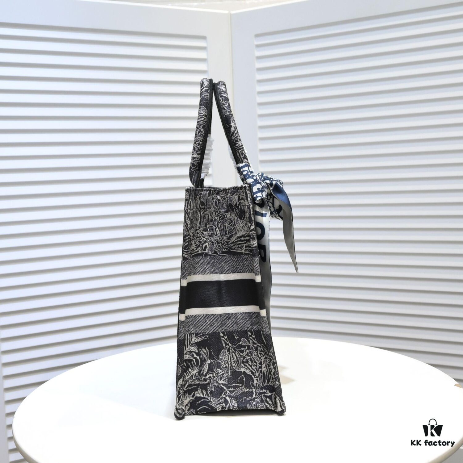 Dior Small Shopping Bag with Silk Scarf, Edged Design - New Arrival from Dior Counter, Limited Edition, Celebrity Style