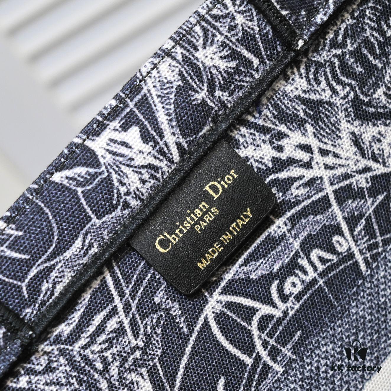 Large Size with Silk Scarf 🔥 Embroidered Edging ➔ Dior New Arrival Boutique Shopping Bag! Synchronized with Boutique Release! Limited Edition Worn by Celebrities! Extremely Stylish!