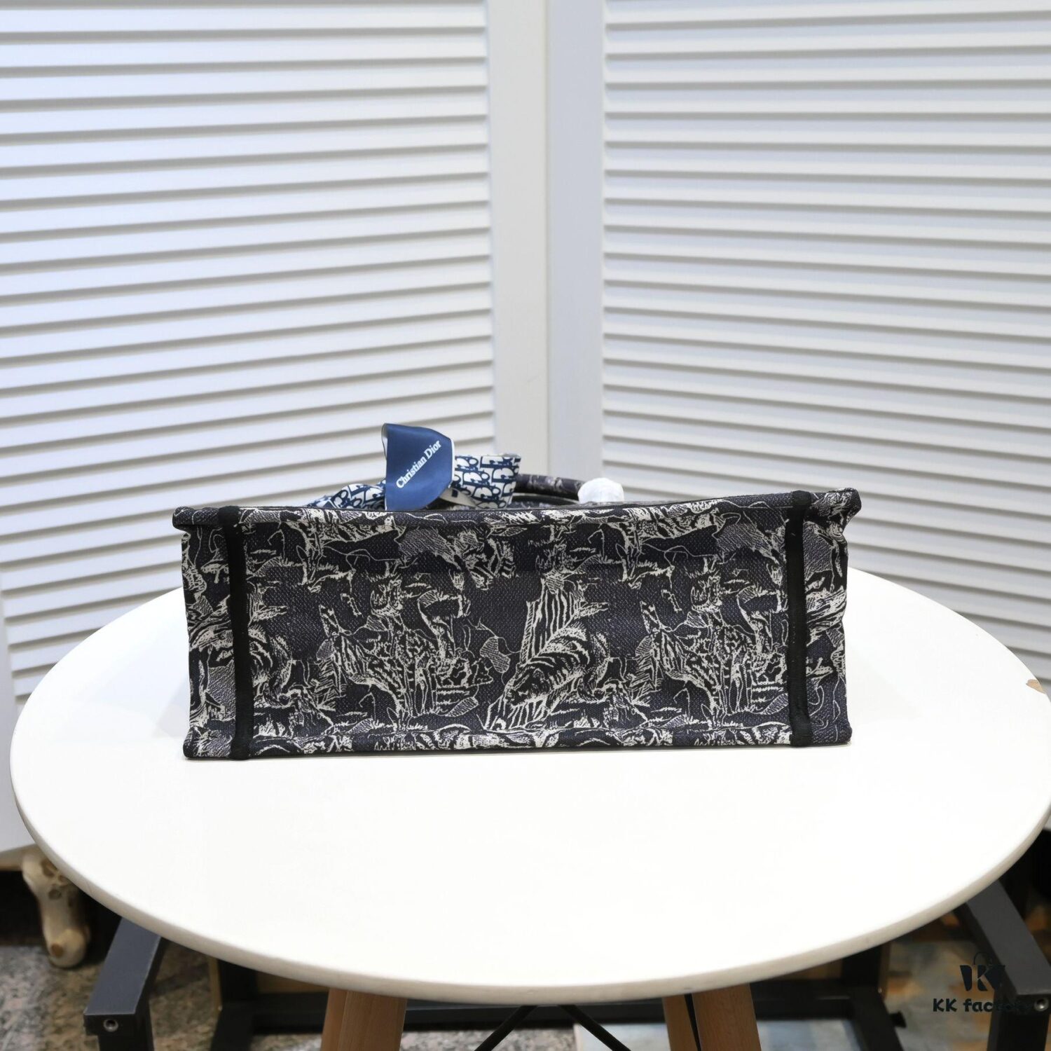 Dior Small Shopping Bag with Silk Scarf, Edged Design - New Arrival from Dior Counter, Limited Edition, Celebrity Style