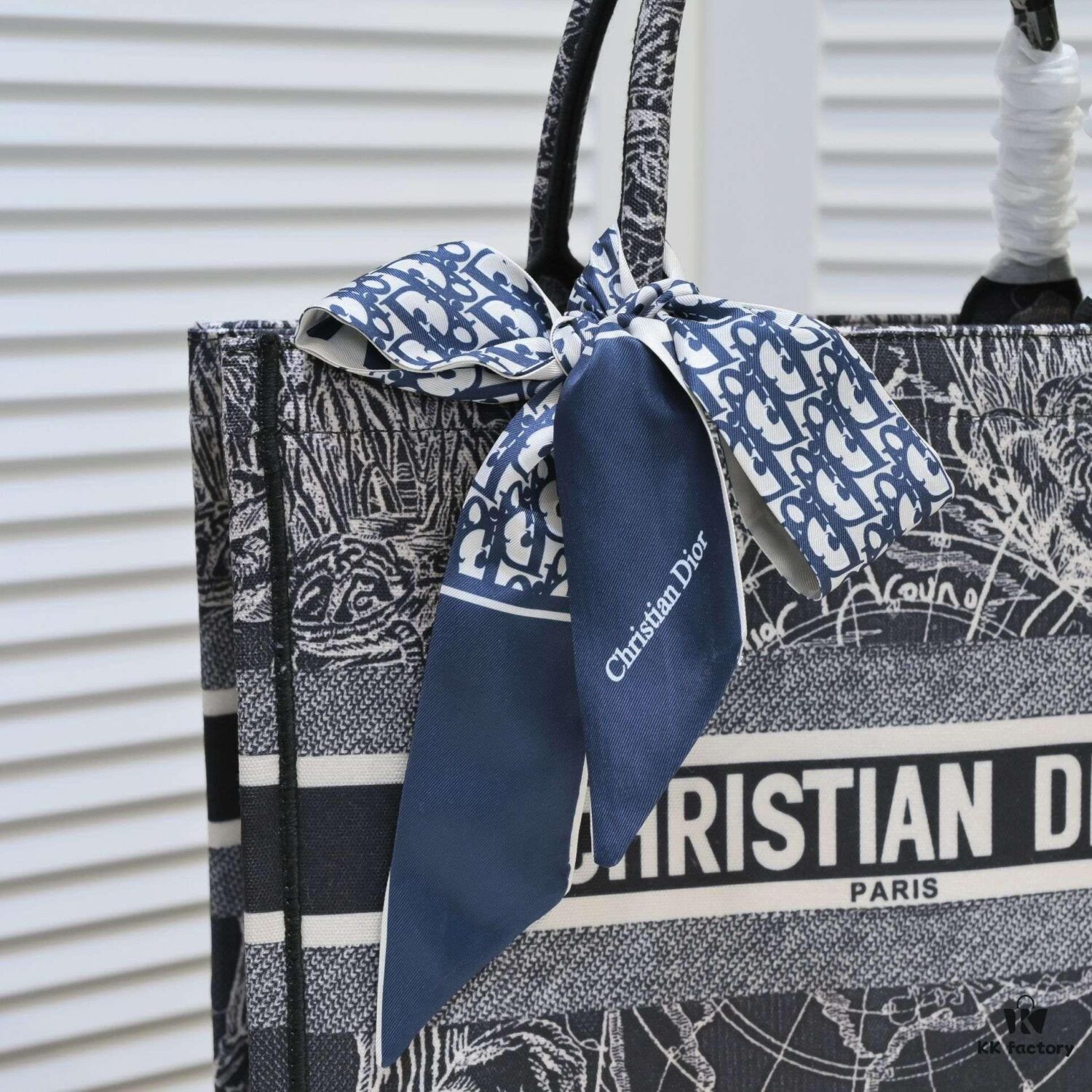 Dior Small Shopping Bag with Silk Scarf, Edged Design - New Arrival from Dior Counter, Limited Edition, Celebrity Style