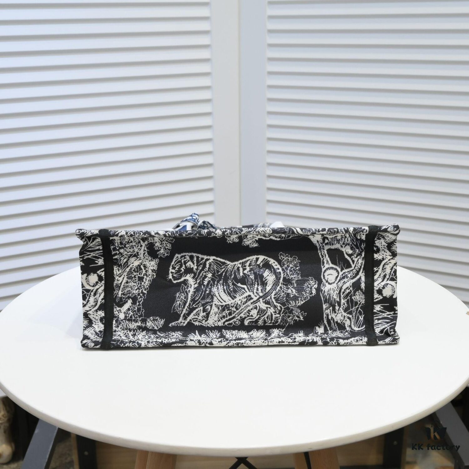 Dior Small Shopping Bag with Silk Scarf, Bound Edges, Model No. 8034, 36*27*16cm, Imported Fabric, Limited Edition, Celebrity Style