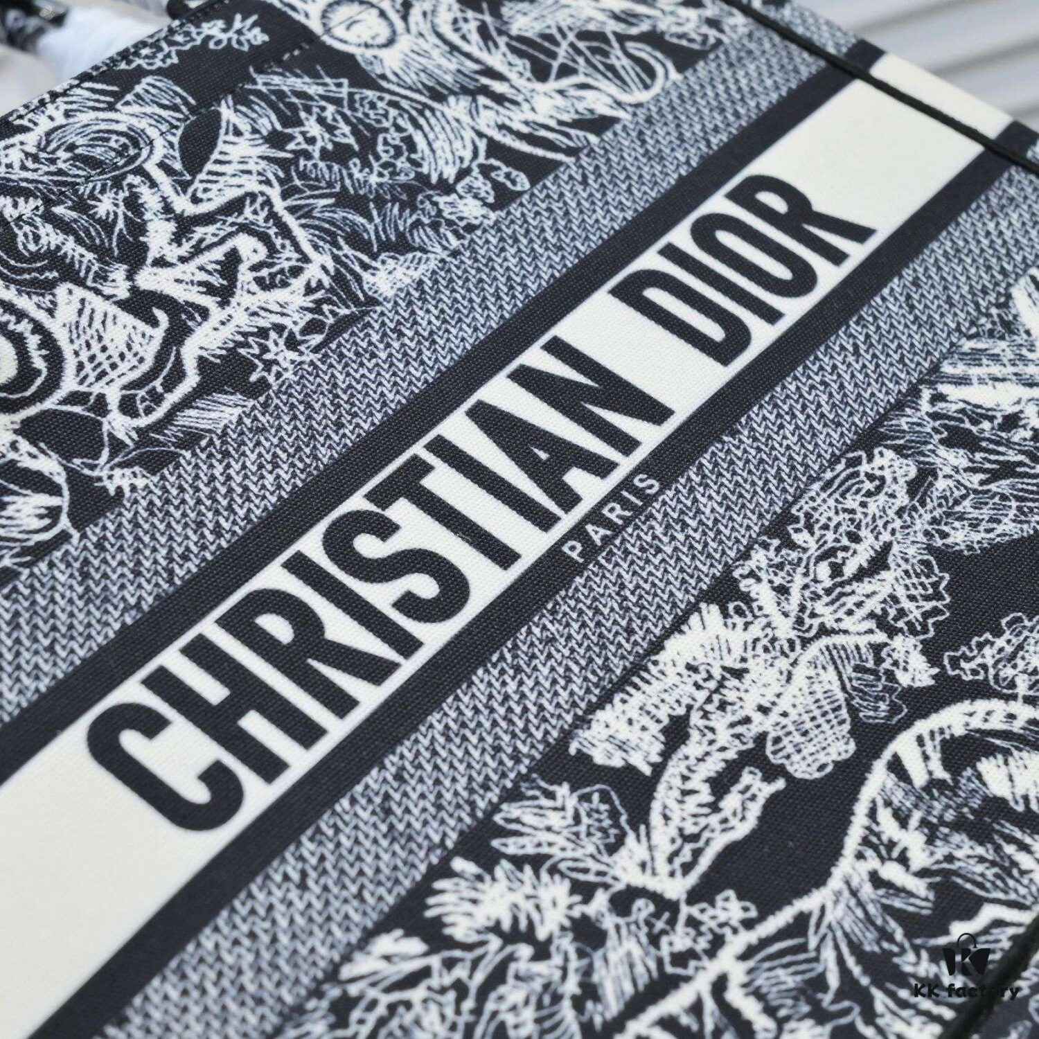 Dior Small Shopping Bag with Silk Scarf, Bound Edges, Model No. 8034, 36*27*16cm, Imported Fabric, Limited Edition, Celebrity Style