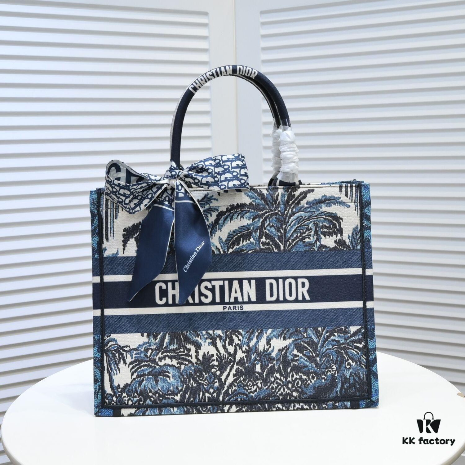 Dior Small Shopping Bag with Silk Scarf, Edged Design - New Arrival from Dior Counter, Limited Edition, Celebrity Style